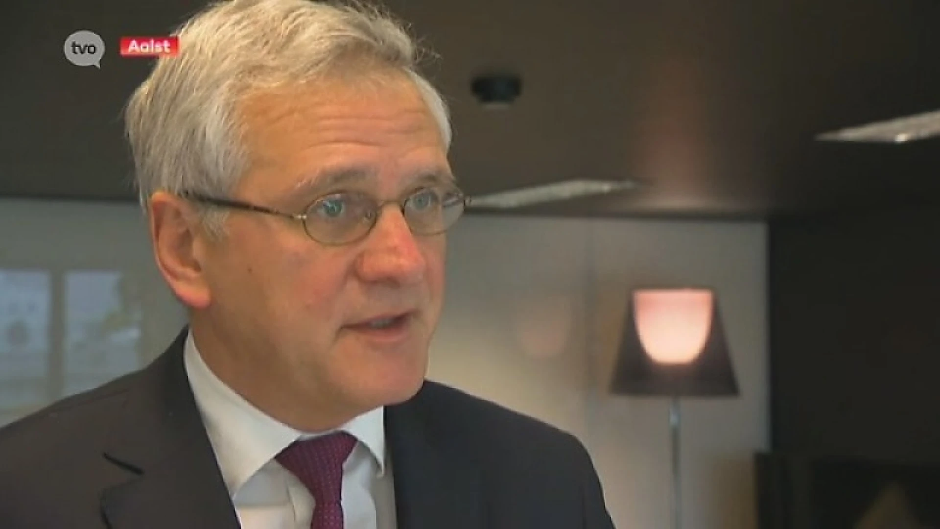 Hoofdafbeelding voor artikel Kris Peeters: "De helmpet…