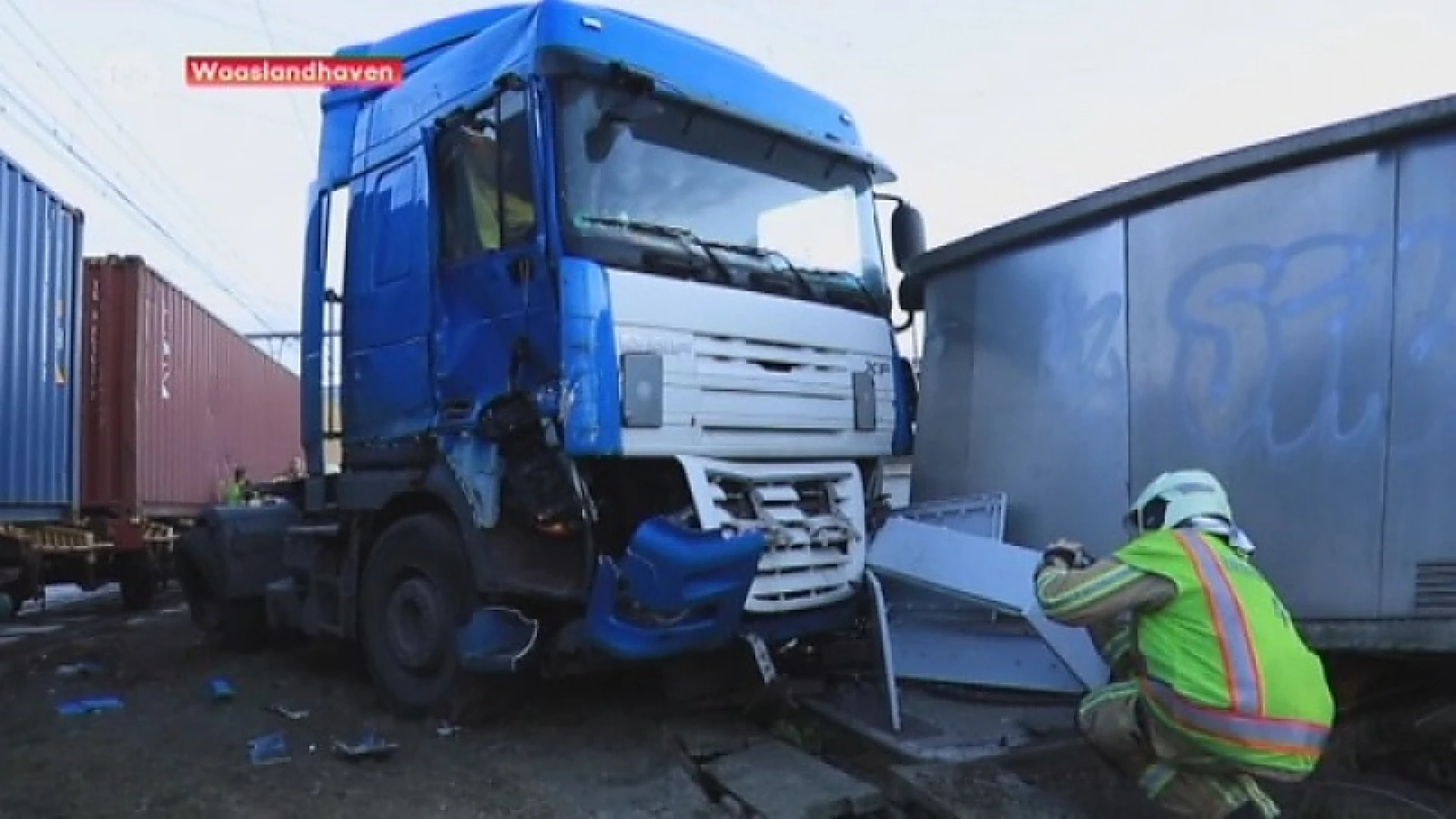 Nog maar eens ongeval met trein en vrachtwagen!