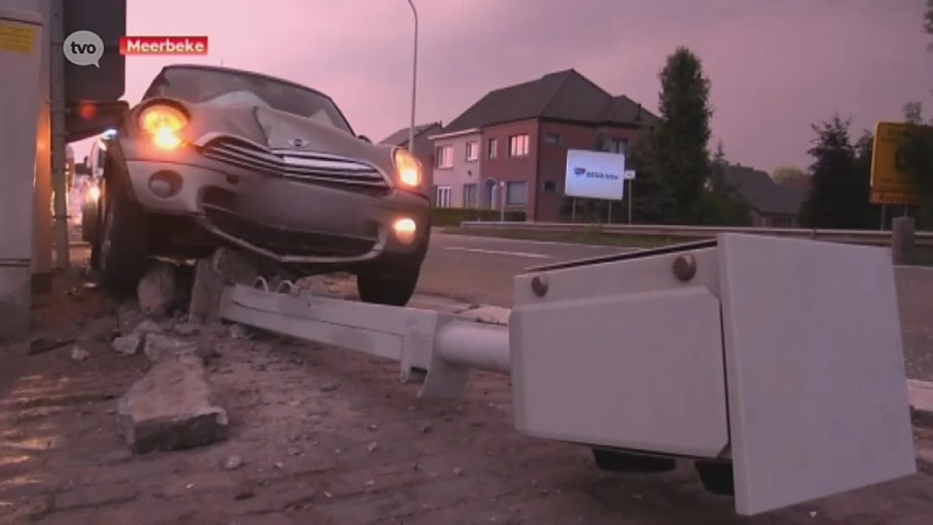 Autobestuurder rijdt flitspaal omver in Meerbeke