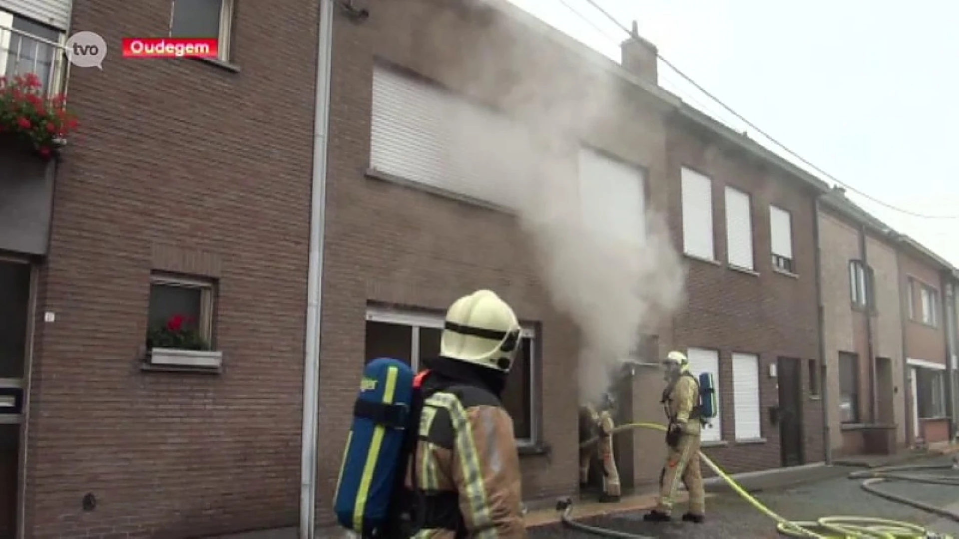 Hond niet meer te redden bij zware woningbrand in Oudegem