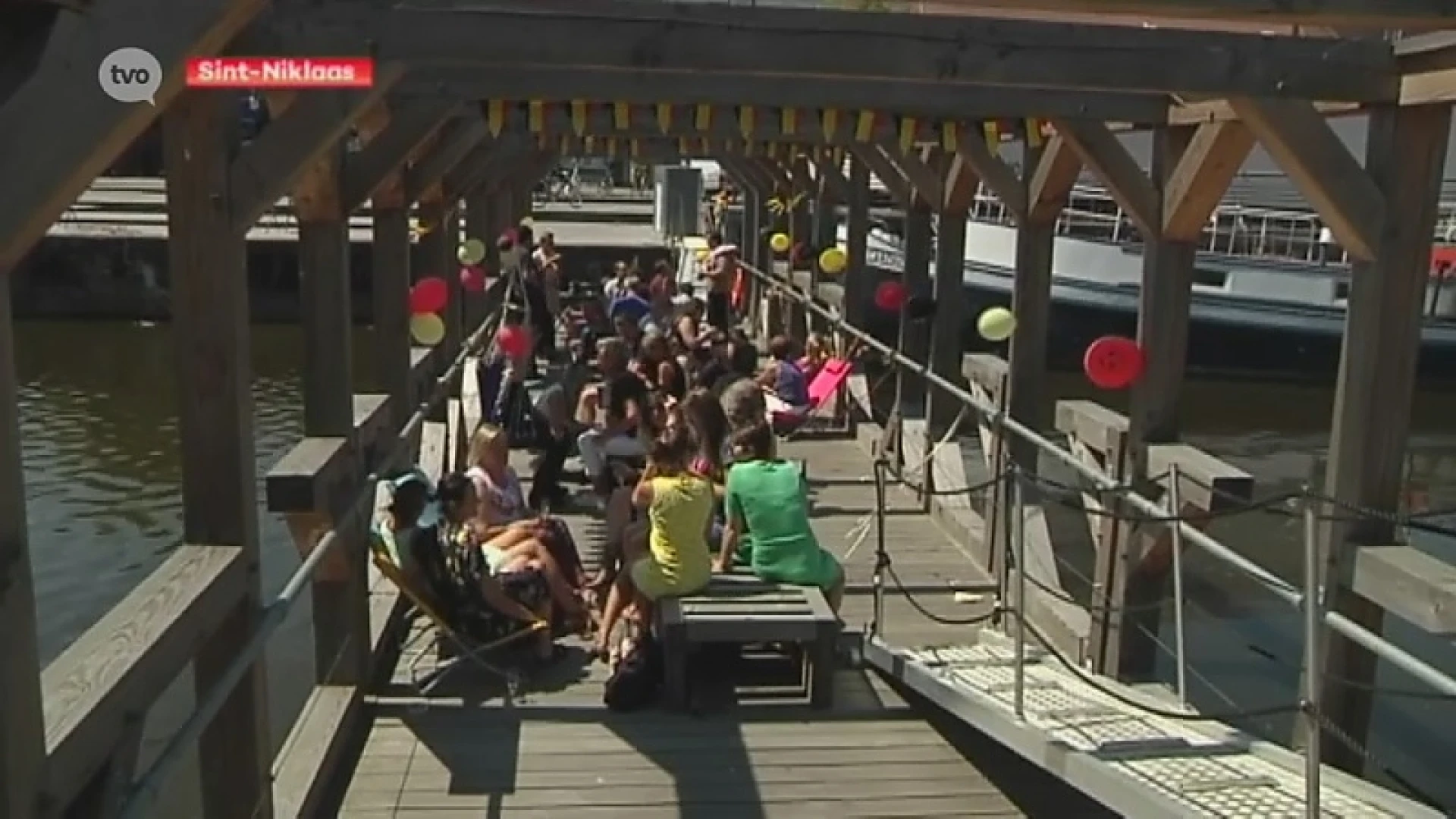 Boterhammen opeten in de zon op Dwarsligger in Aalst