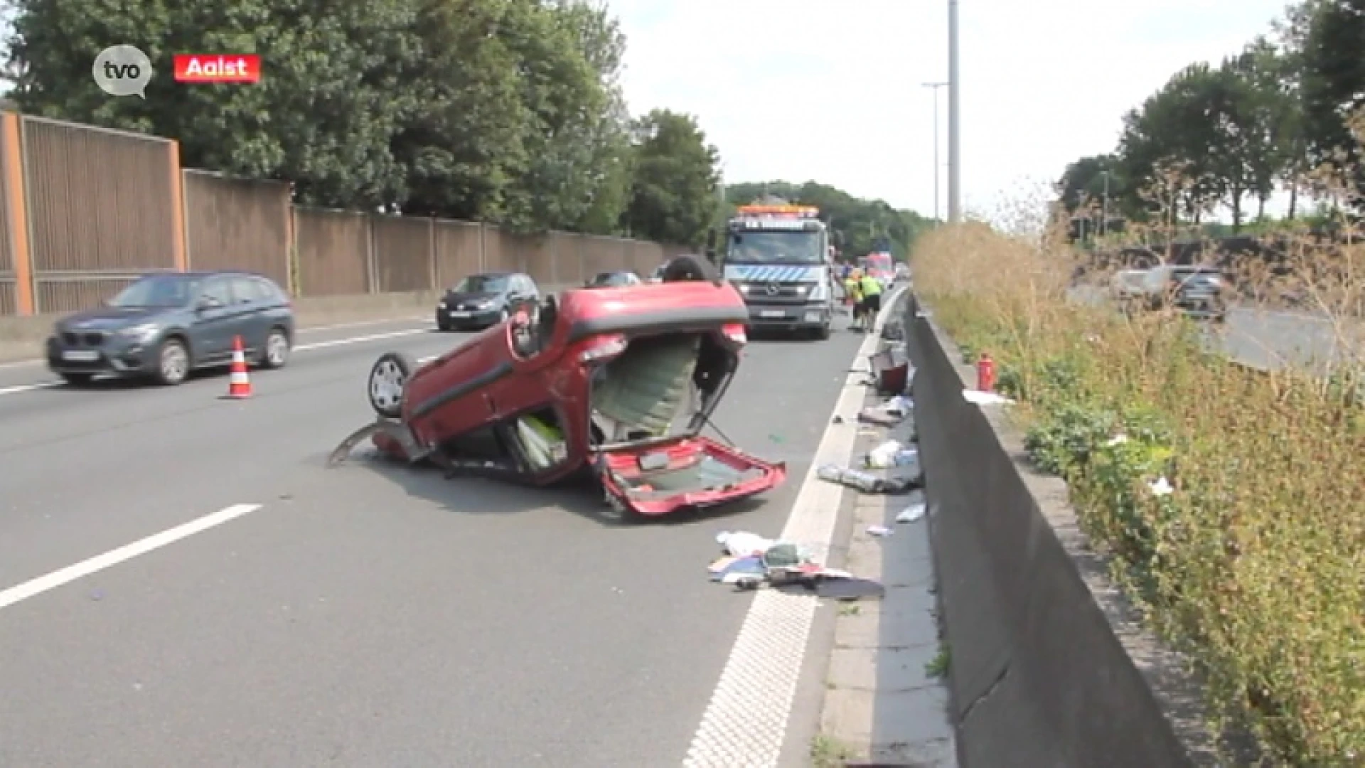 Vrouw overkop met wagen op E40 in Aalst