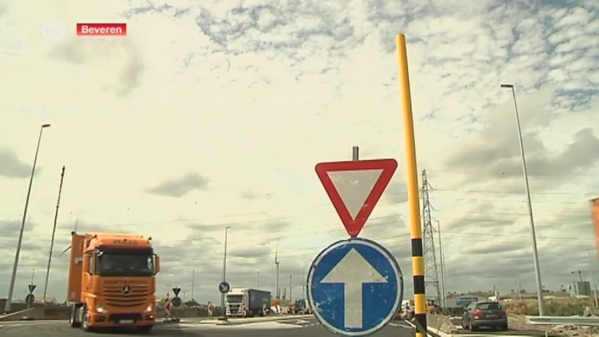 Nieuw kruispunt toch opengesteld, ook al zijn er nog geen verkeerslichten. Wegbeheerder grijpt in.