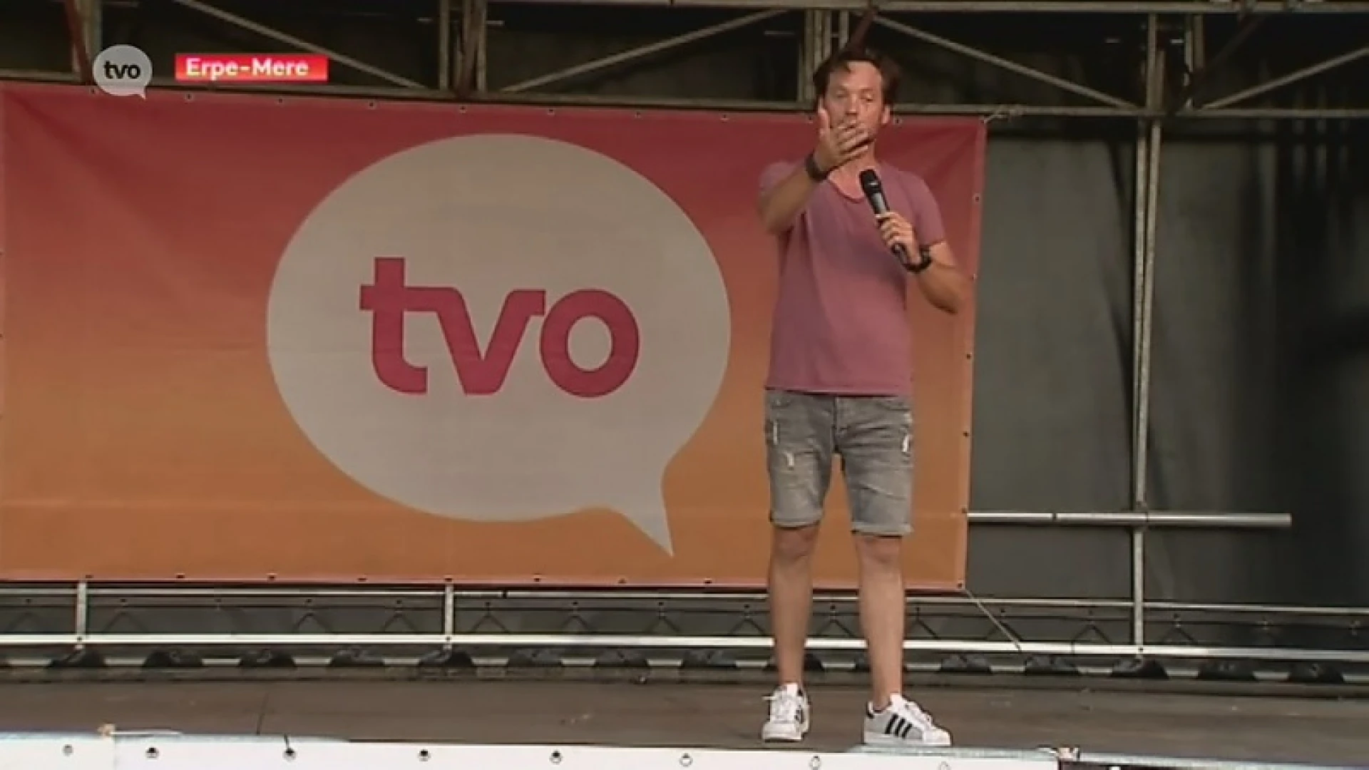 TV Oost Vertellingen: Thomas Smith is 50 geworden en dat heeft het publiek in Erpe-Mere geweten