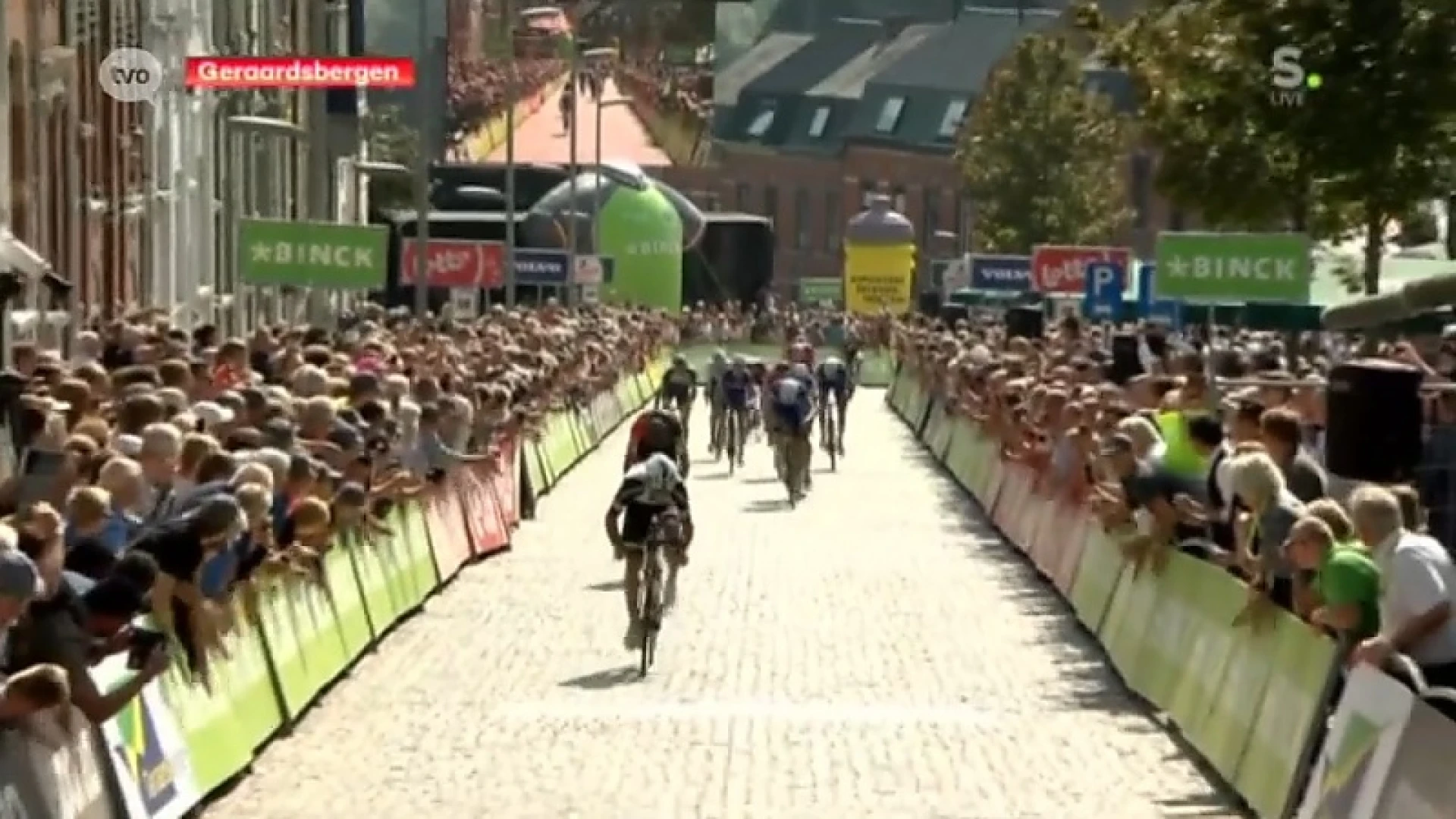 Michael Matthews wint laatste rit van BinckBank Tour in Geraardsbergen