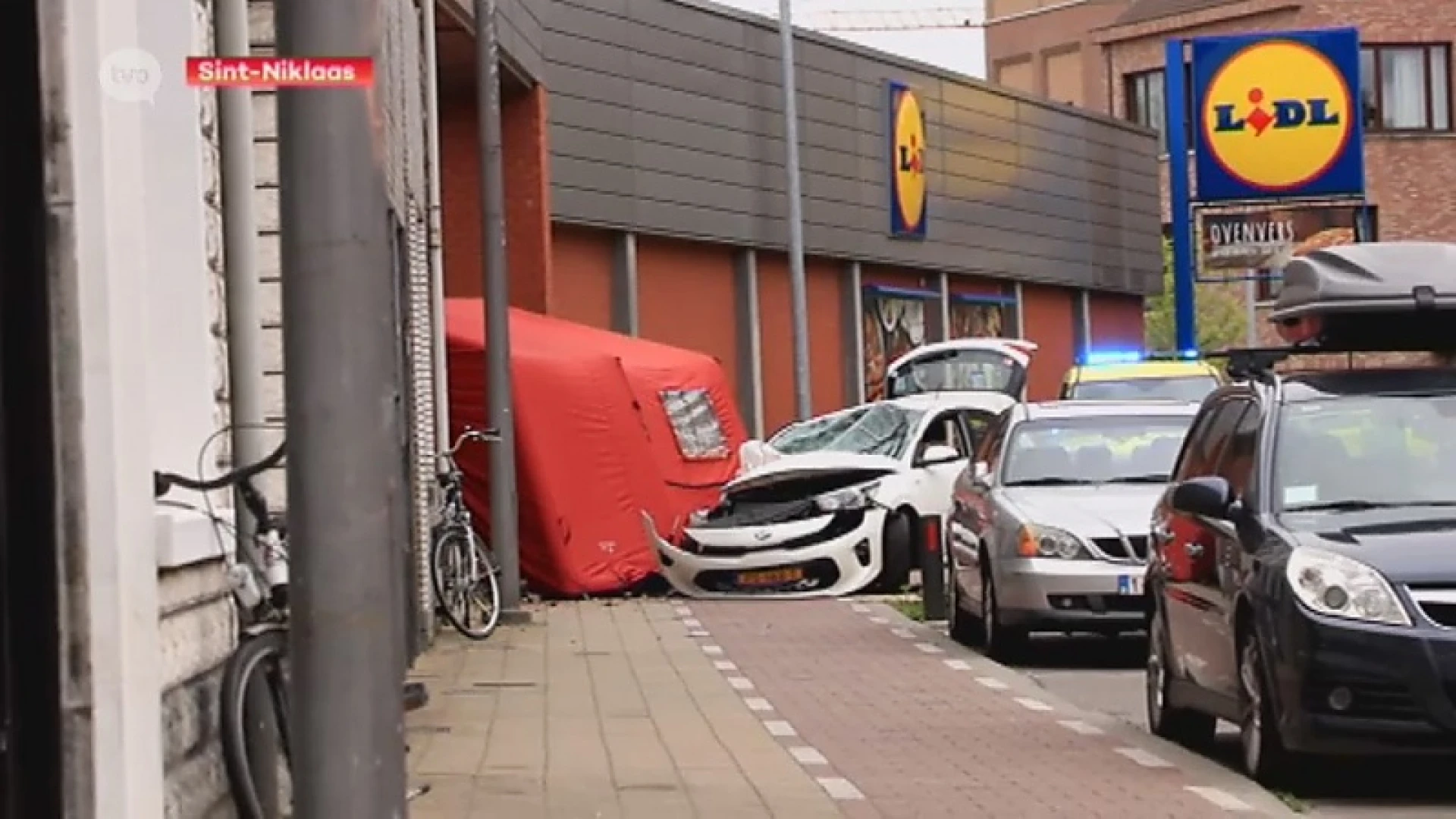 Sint-Niklaas: Vrouw en 2 kinderen van voetpad gemaaid, kind (5) overlijdt