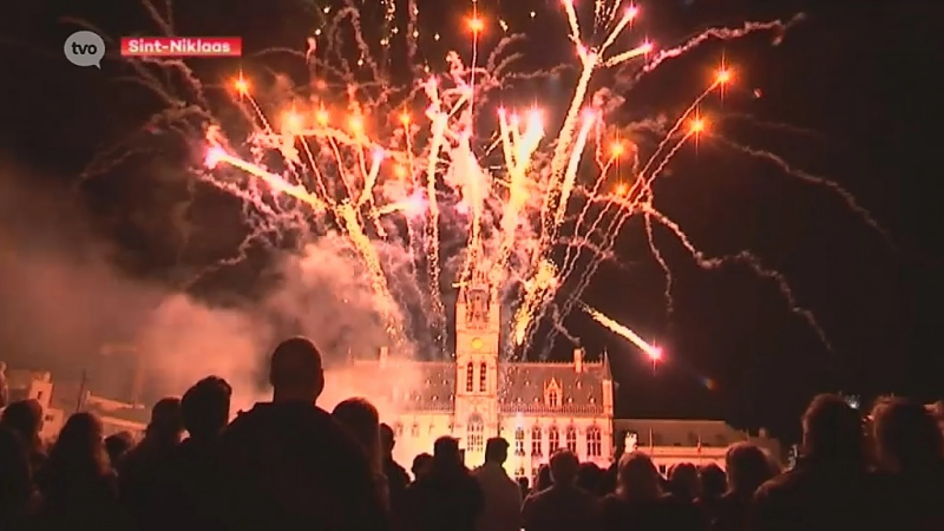Muzikaal vuurwerk op een volgelopen marktplein in Sint-Niklaas