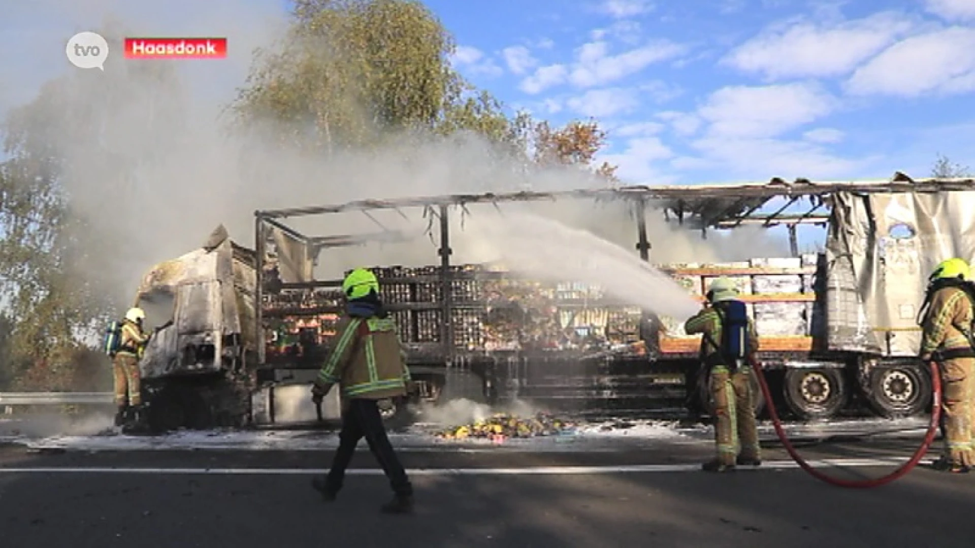 Vrachtwagen brandt uit in Haasdonk