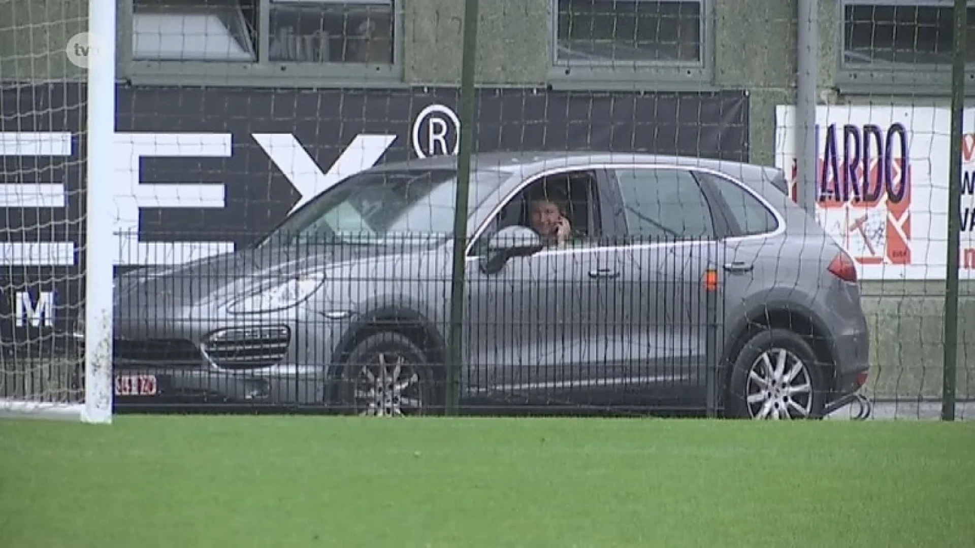 Trond Sollied volgt eerste training... vanuit de auto