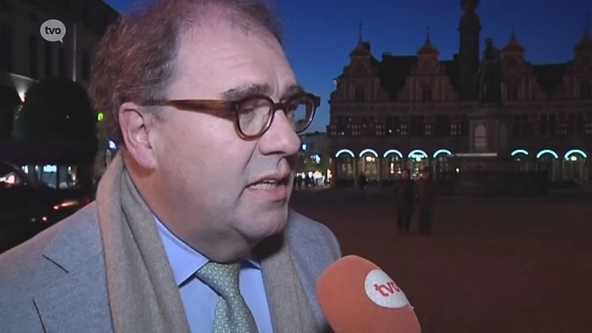 Reporter Mikaël Soinne praat met Aalsters burgemeester Christoph D'Haese over witte mars.