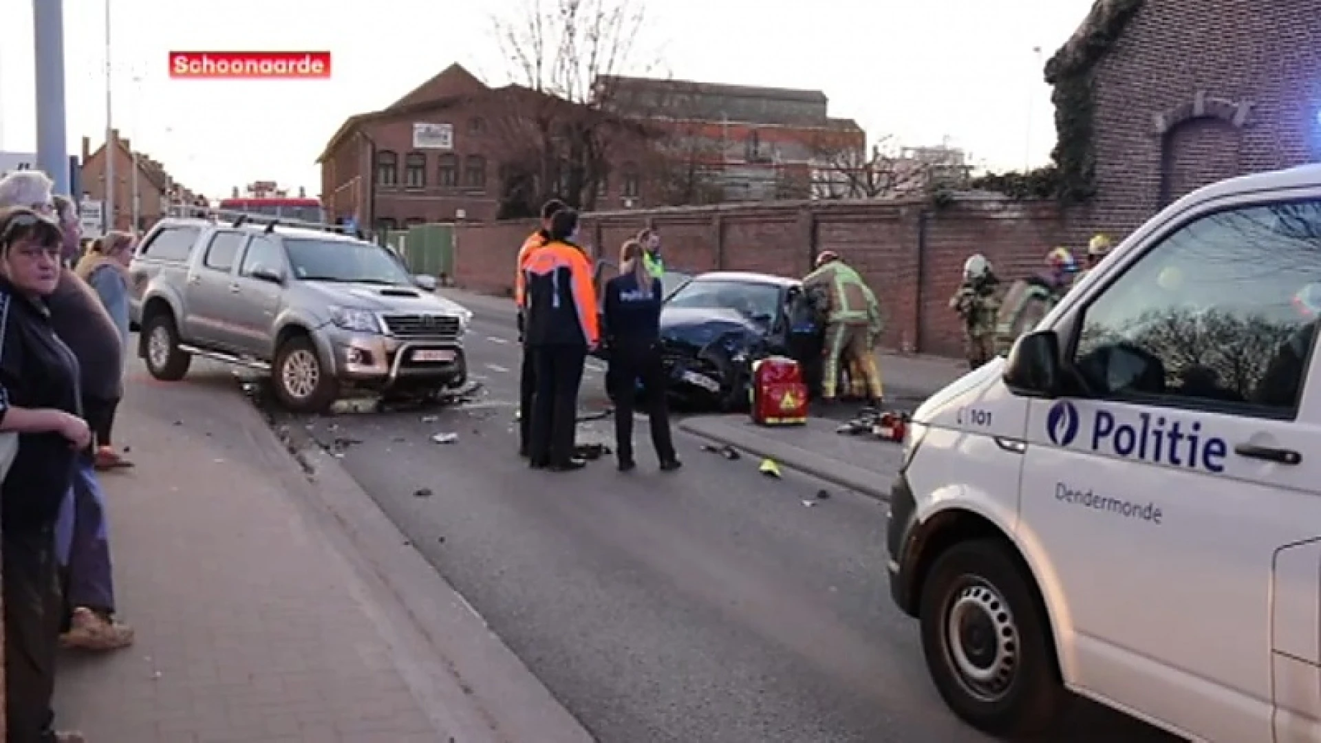 Autobestuurder zwaargewond na hevige klap in Schoonaarde