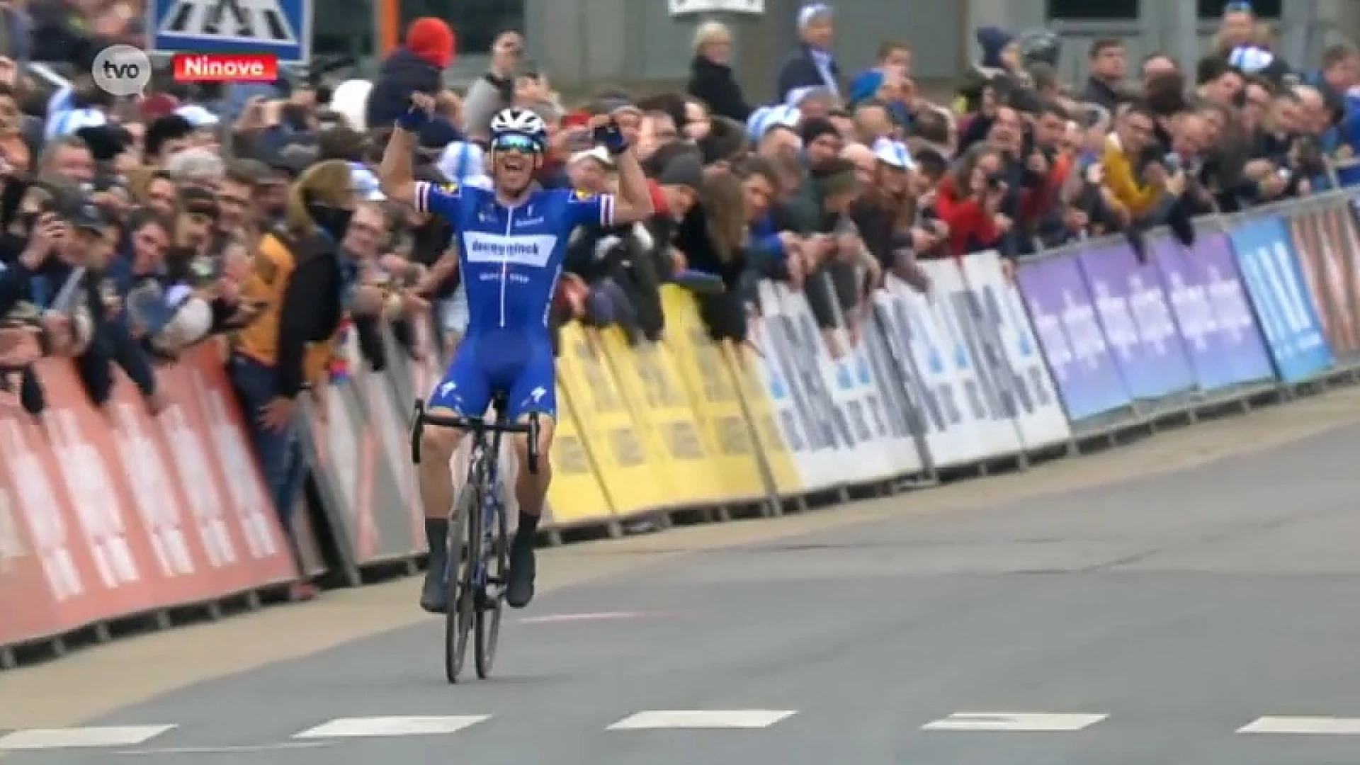 Net niet voor Greg Van Avermaet in de Omloop Het Nieuwsblad