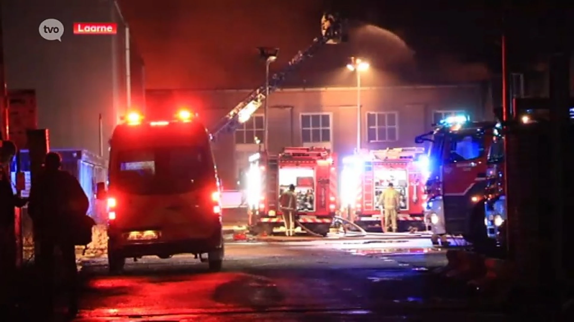 Hevige brand in verlaten fabrieksgebouwen in Laarne, vermoedelijk vandalisme