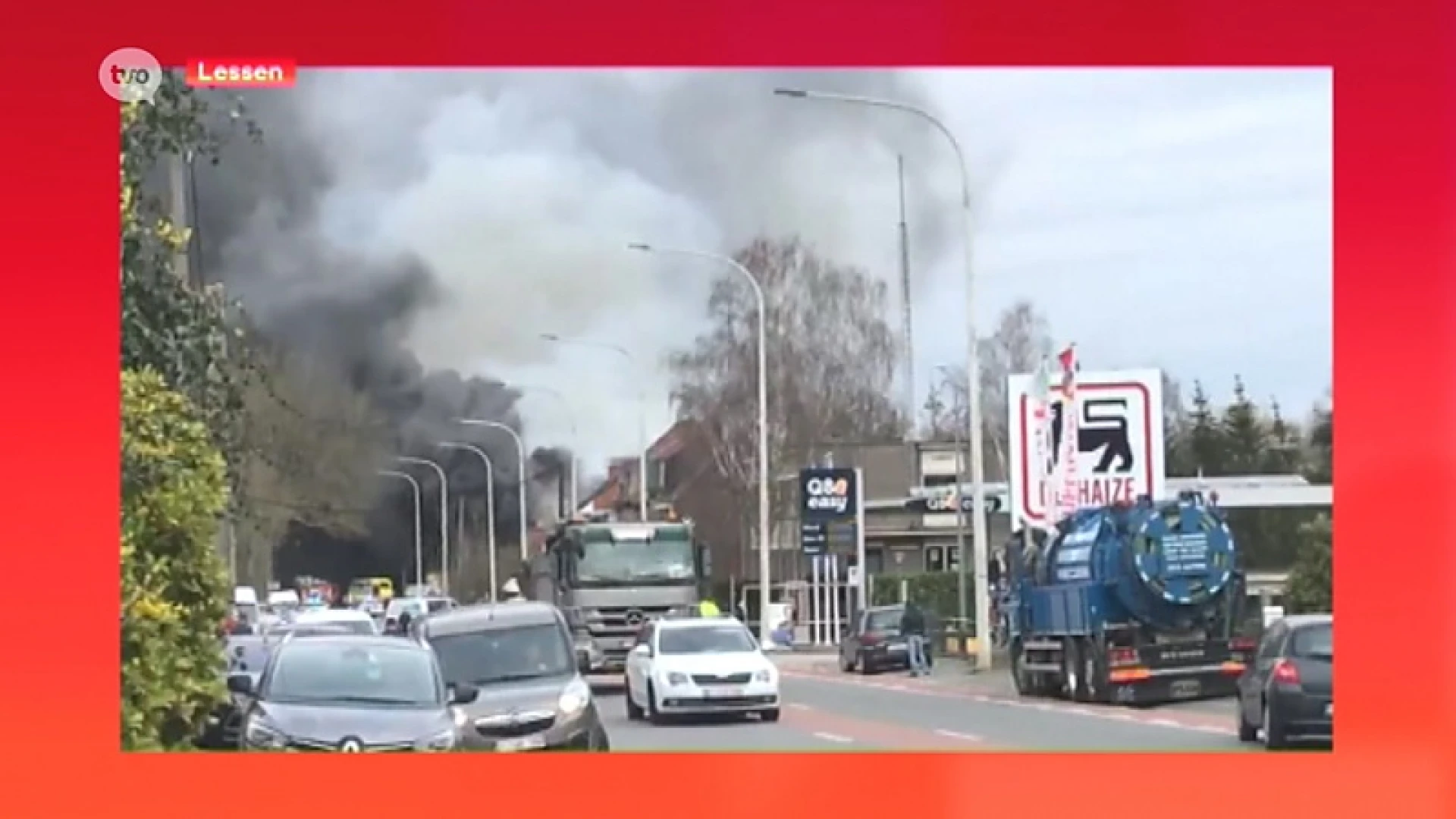 Gigantische rookpluim na zware brand in meubelzaak in Lessen