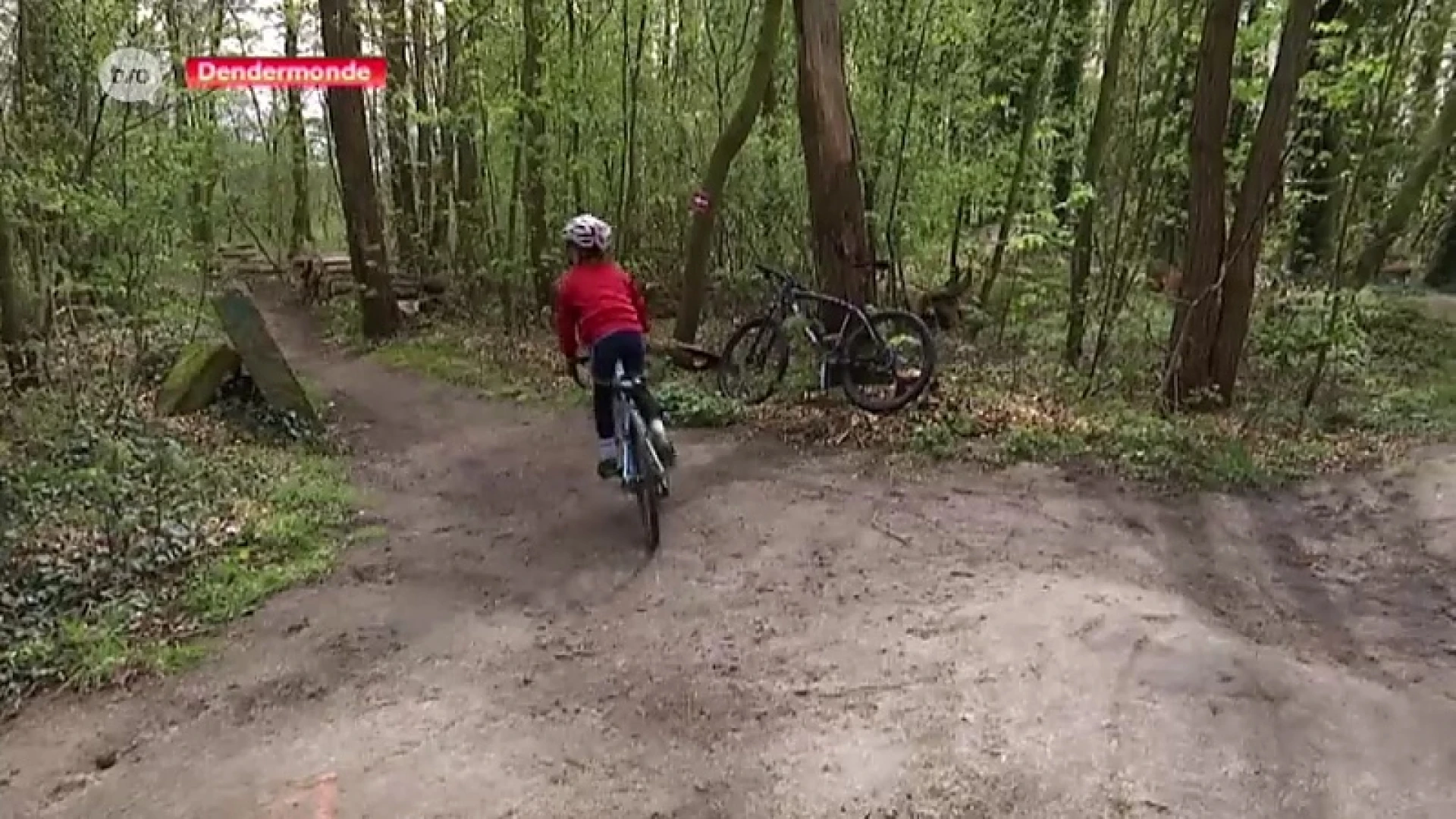 Rudy De Bie opent nieuw crossterrein in Sint-Gillis-Dendermonde