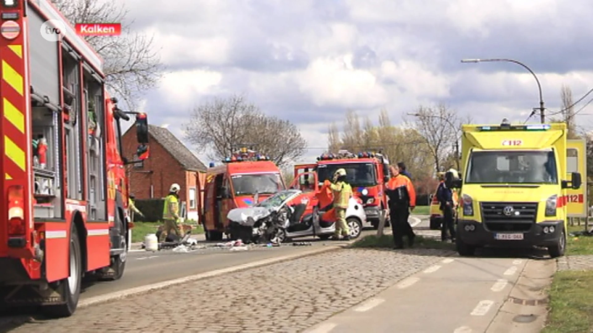 Zwaargewonde na frontale botsing op Heirweg in Kalken