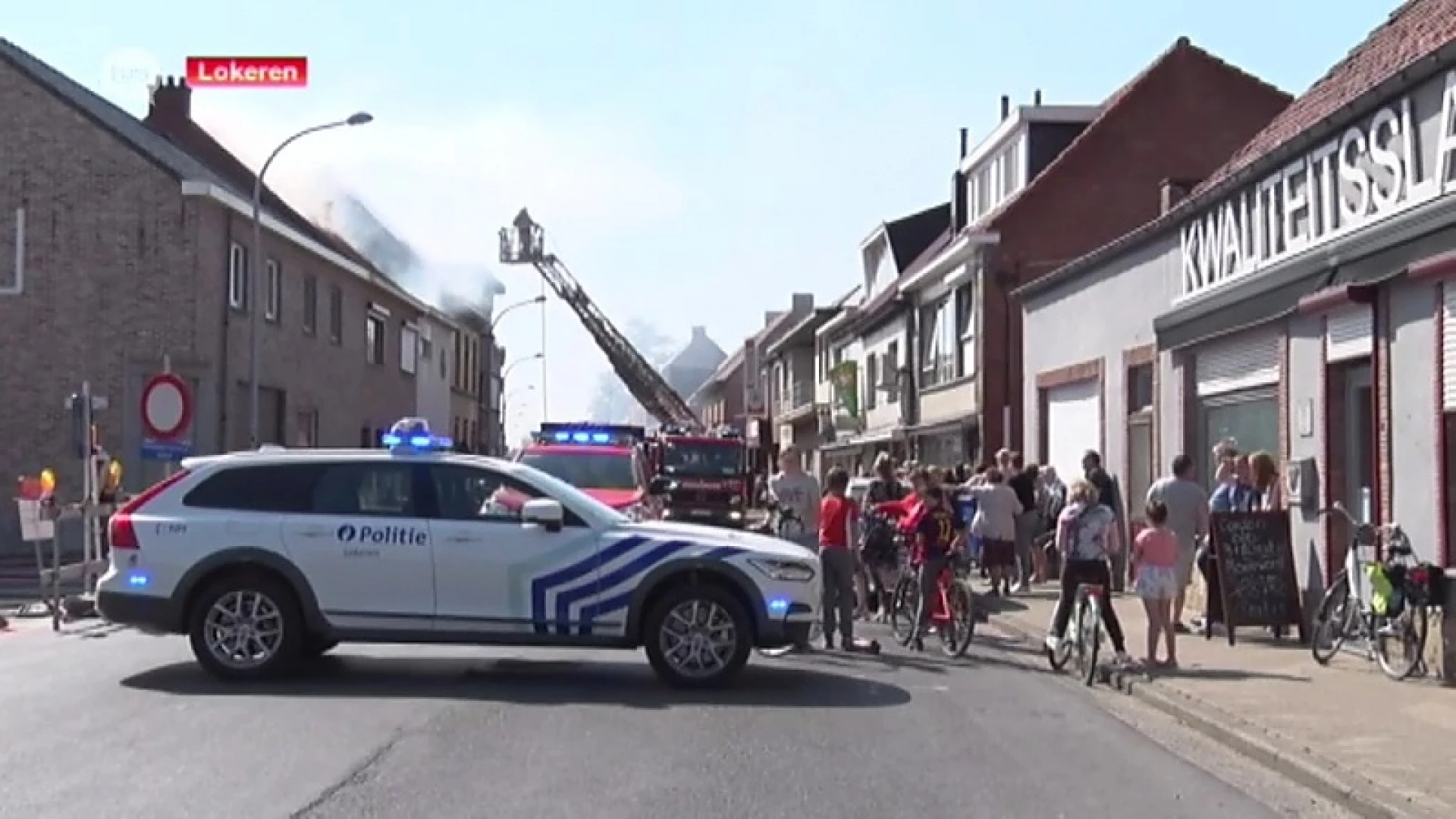 Gezin net op tijd uit brandende woning in Eksaarde, maar woning is verwoest