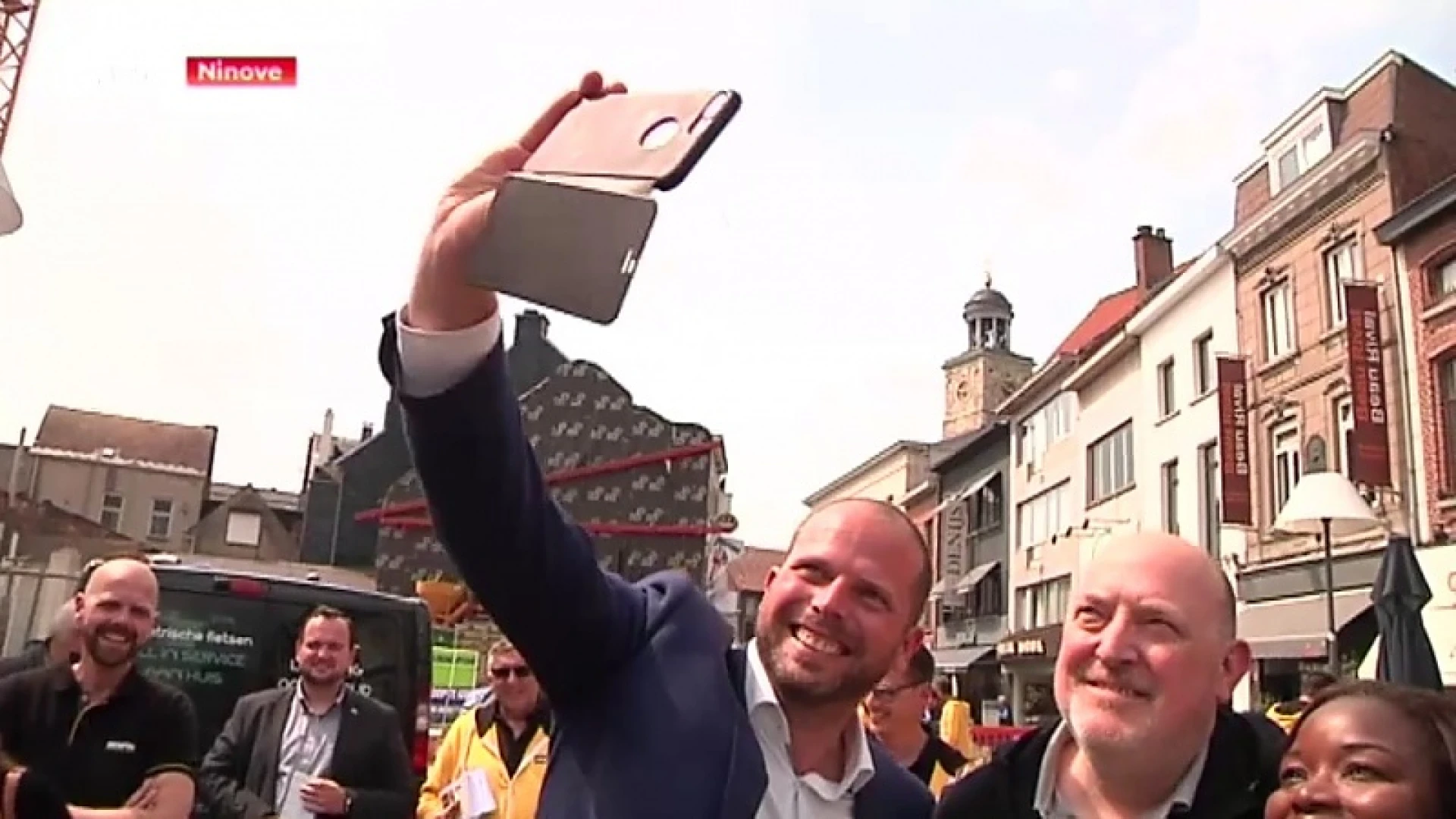 Theo Francken (N-VA) op campagne in Ninove, tegen Vlaams Belang