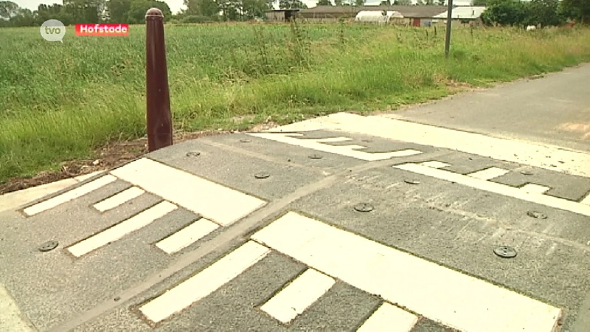 Auto’s raken moeilijk over de ‘schans van Hofstade’