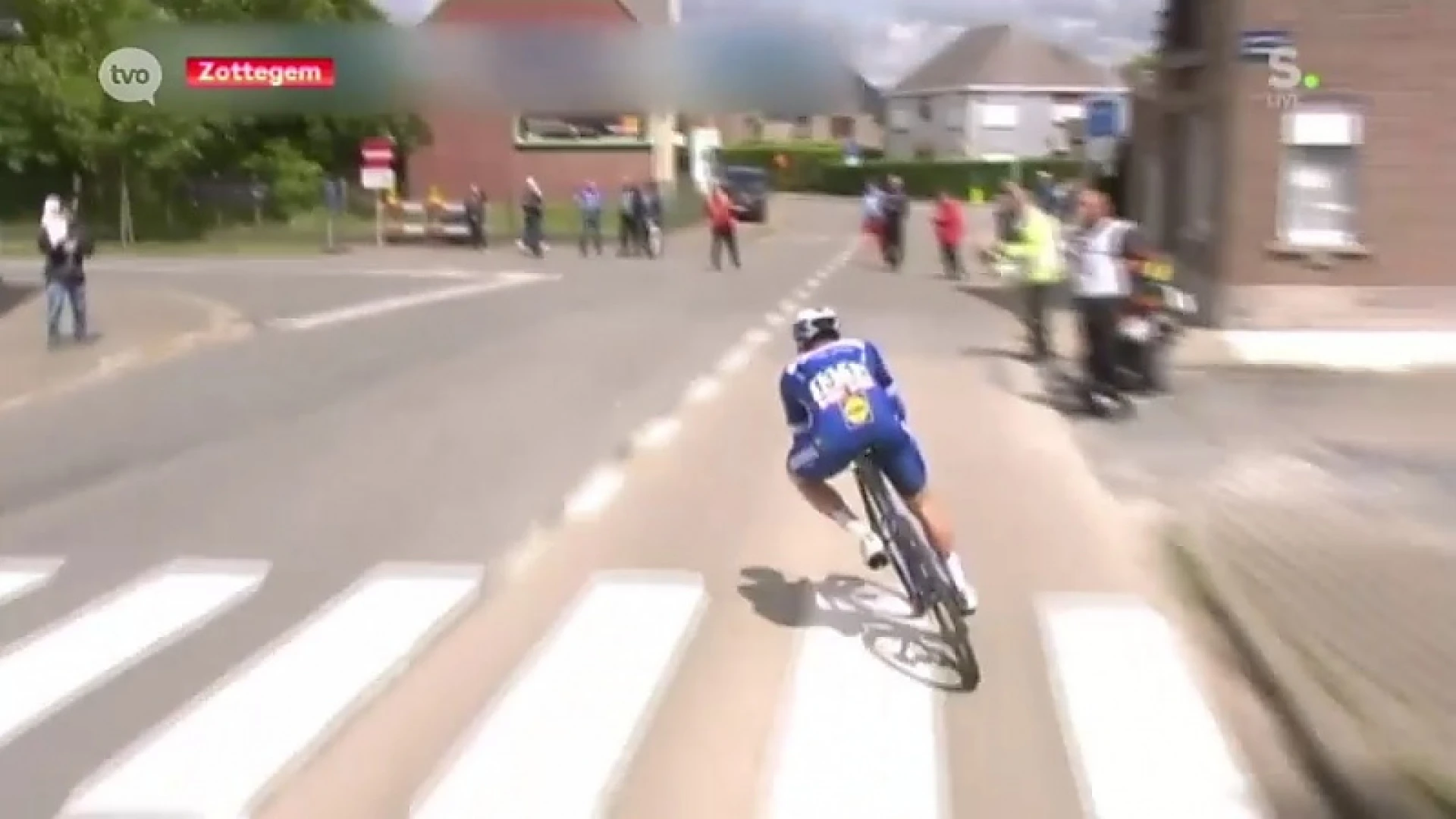Evenepoel als eerste over aankomstlijn Baloise Belgium Tour in Zottegem