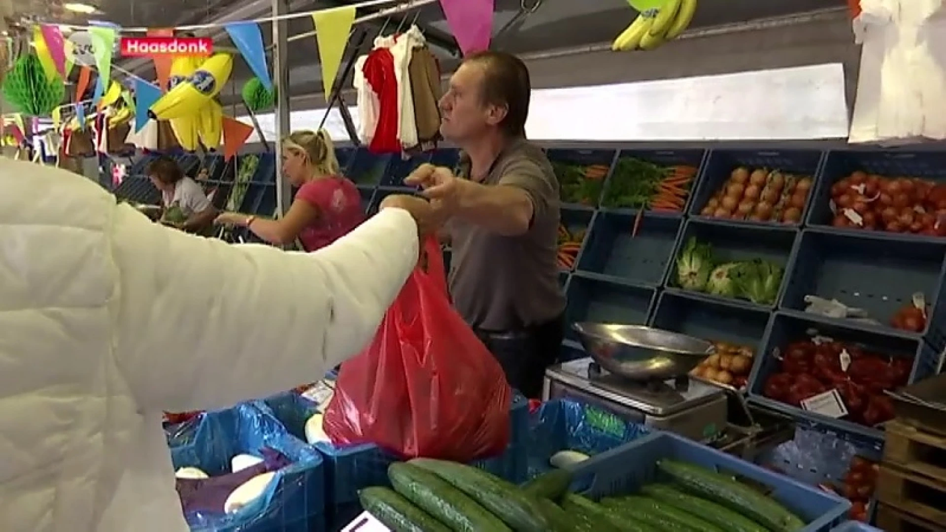 Wervelwind Fred Tilleman is al 40 jaar marktkramer: ''Elke nacht opstaan om 2 uur''