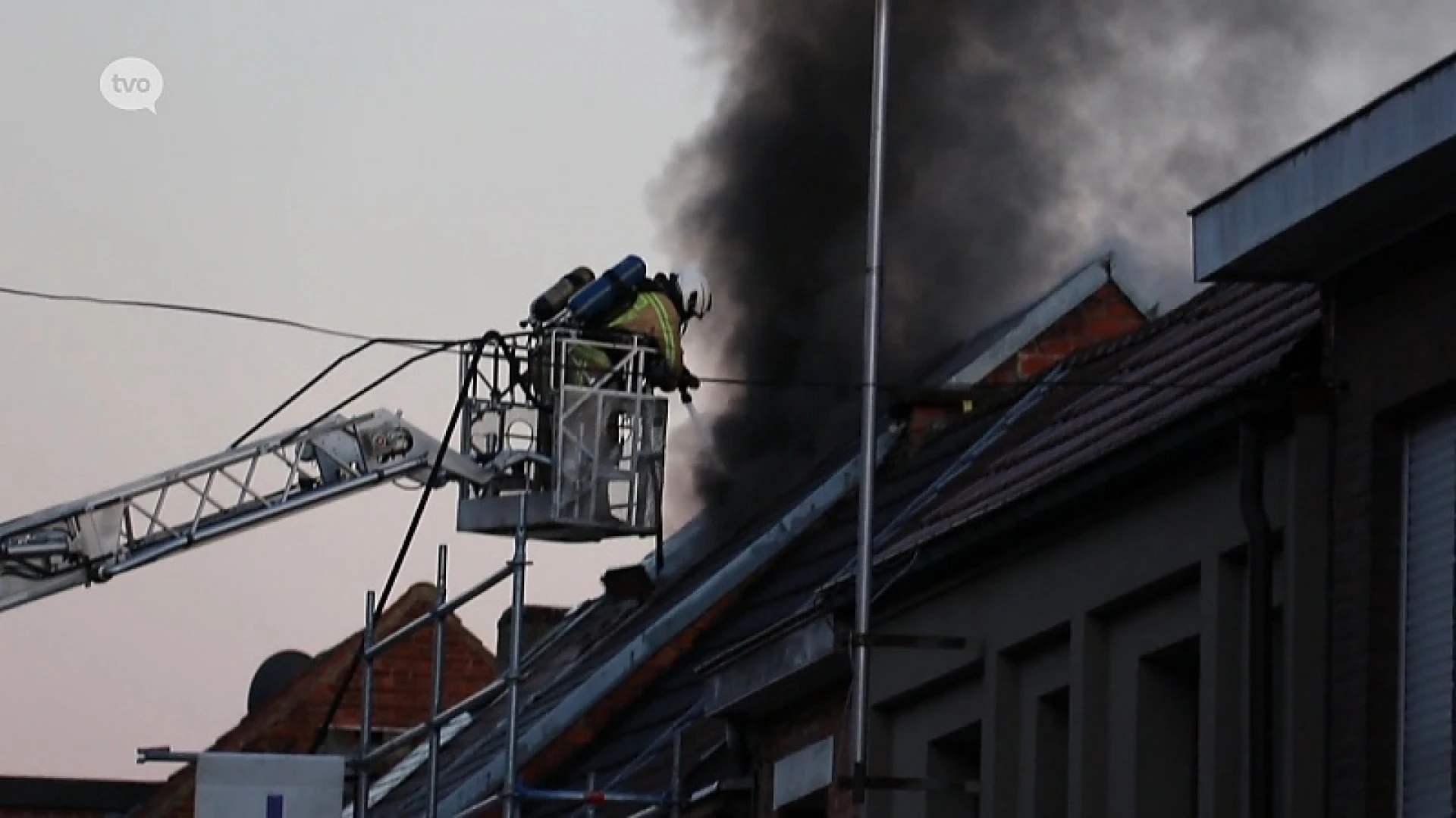 Zele: Woning gaat volledig in de vlammen op, bewoners opgevangen in noodwoning