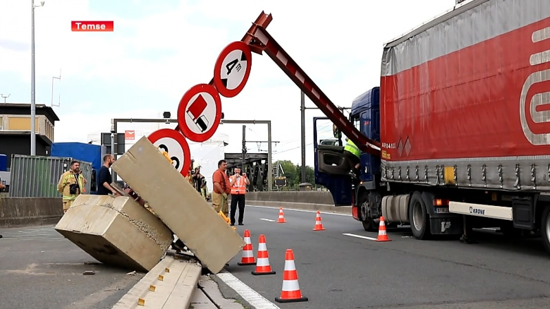 Extra hoogtebeperker aan Scheldebrug in Temse vannacht geïnstalleerd