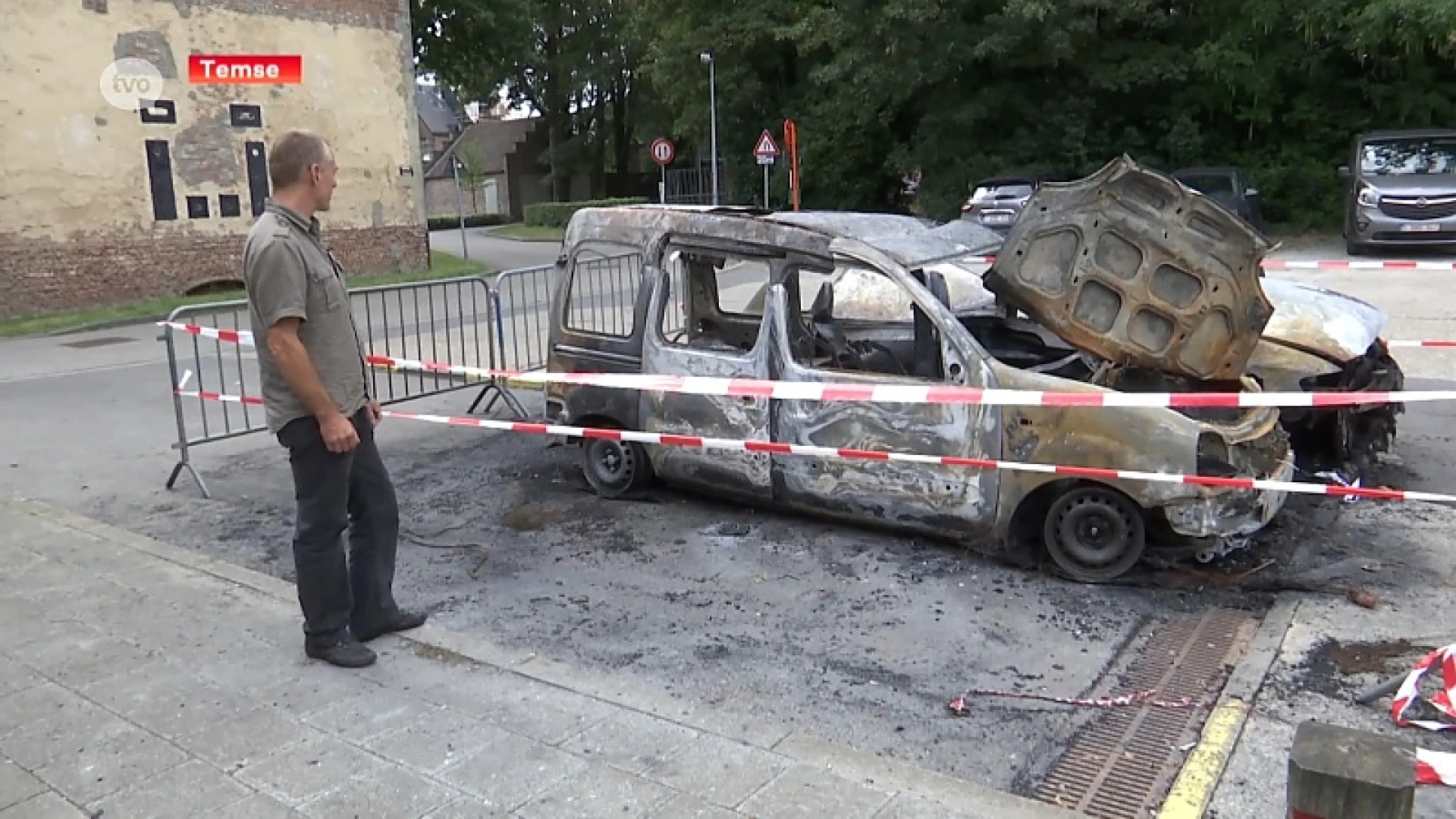 Auto's in brand gestoken... vlakbij brandweerkazerne van Temse