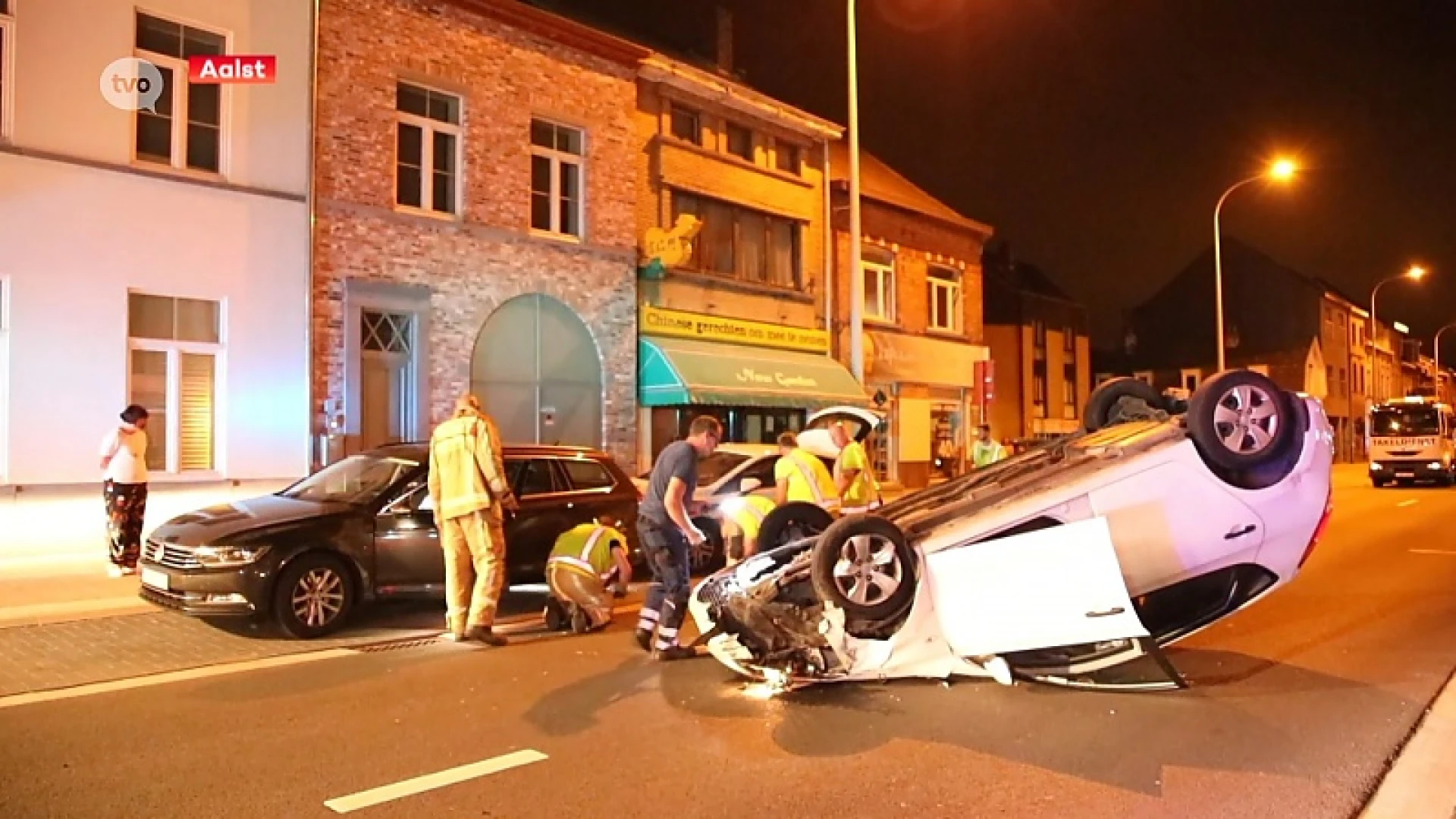 Aalst: Auto over de kop, bestuurster naar ziekenhuis