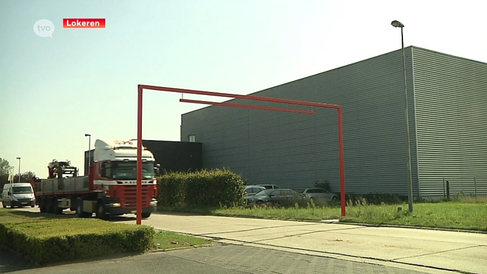 Infrabel installeert hoogtebegrenzer aan spoorwegovergang Lokeren