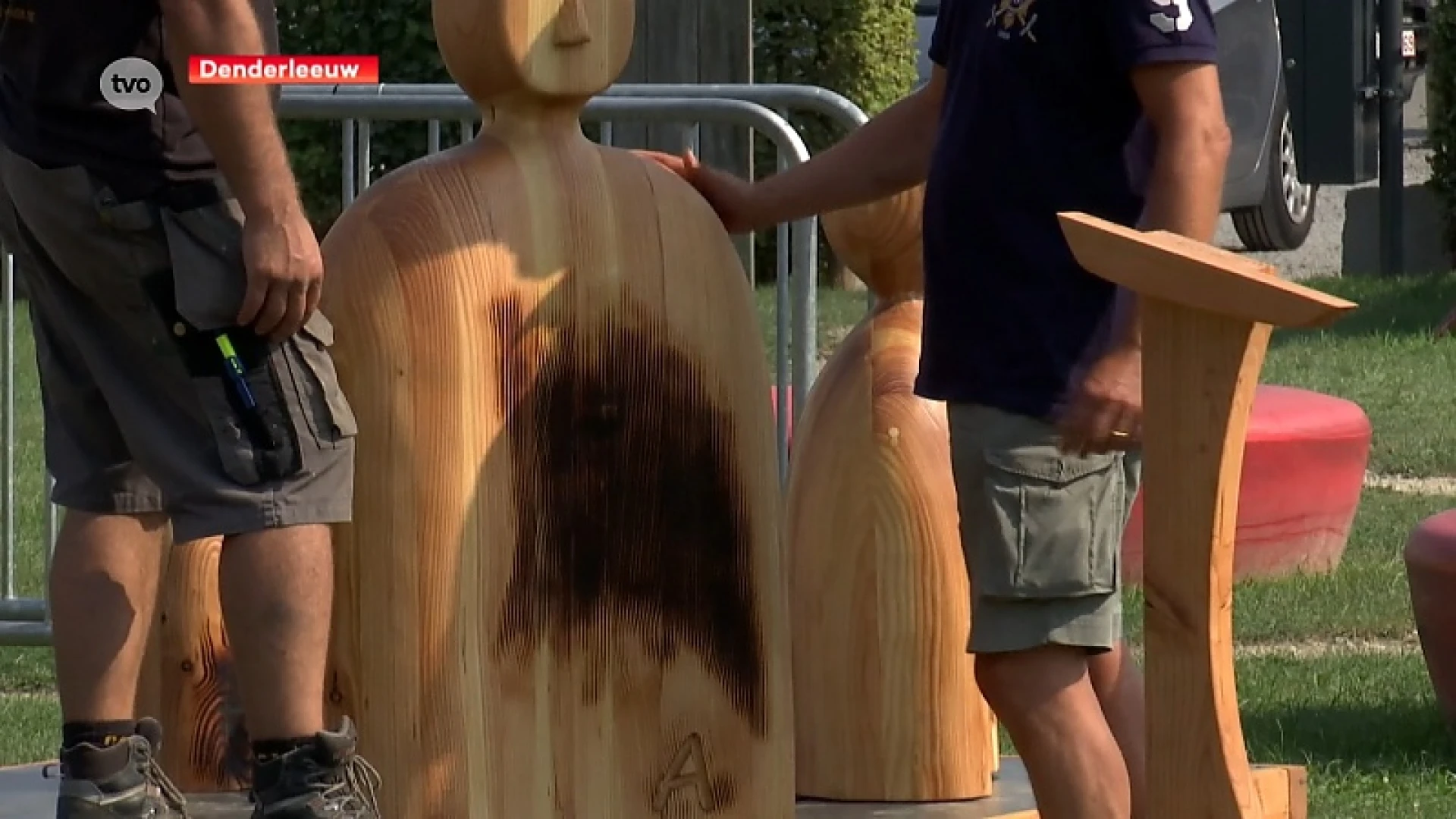 Beeld met verwijzing naar kerkschatten onthuld in Denderleeuw