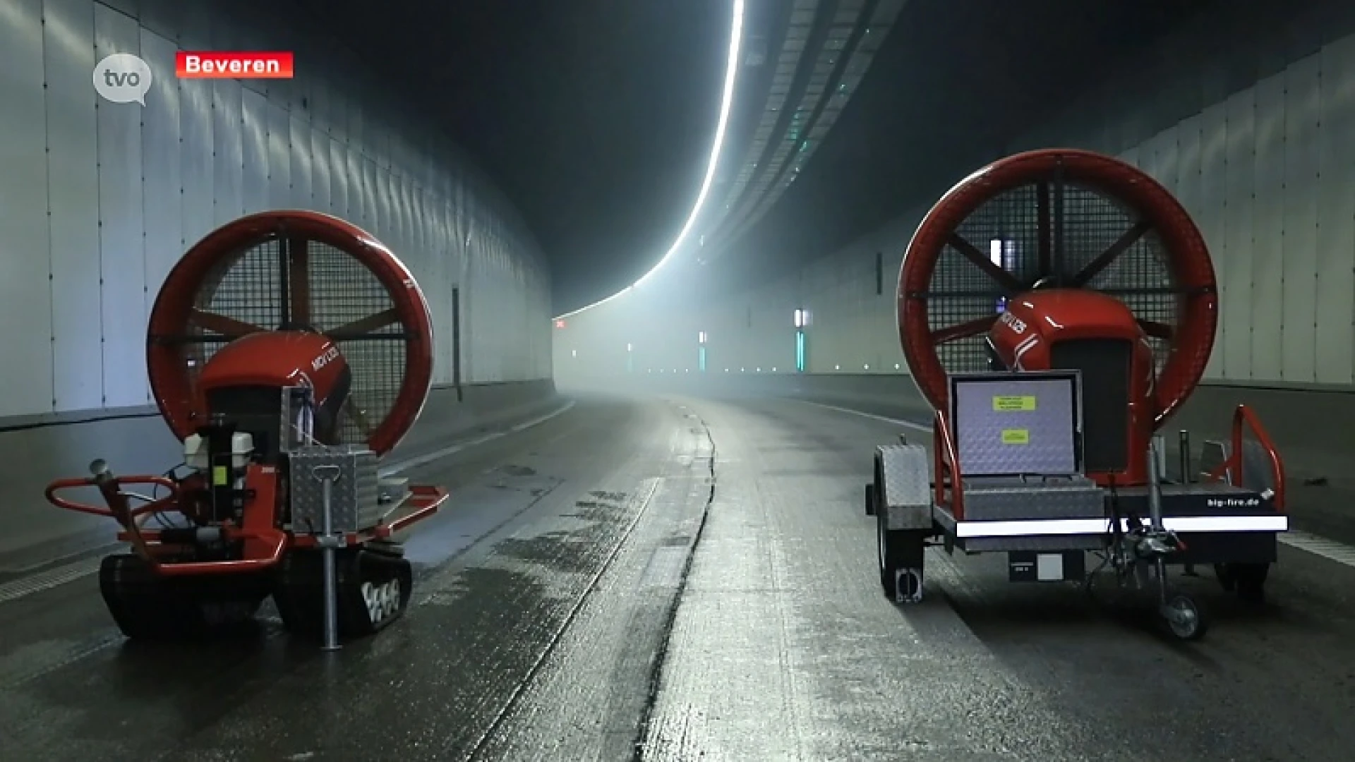 Brandweer test ventilatiesystemen in Liefkenshoektunnel