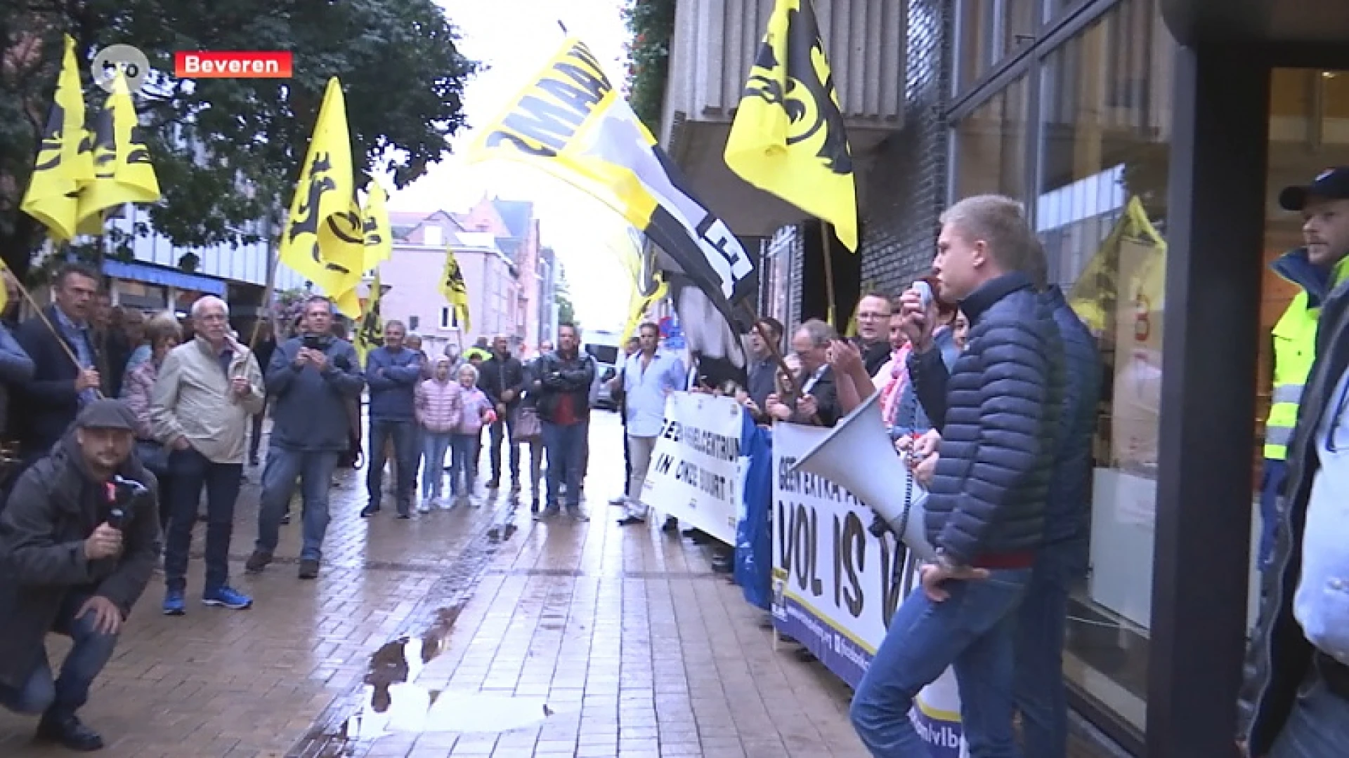 Protest tegen nieuwe noodopvang voor asielzoekers in Beveren