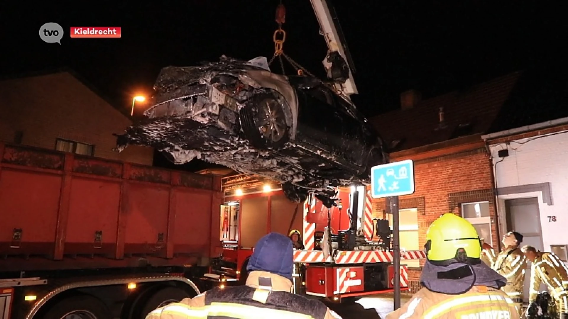 Hybridewagen brandt uit in Kieldrecht