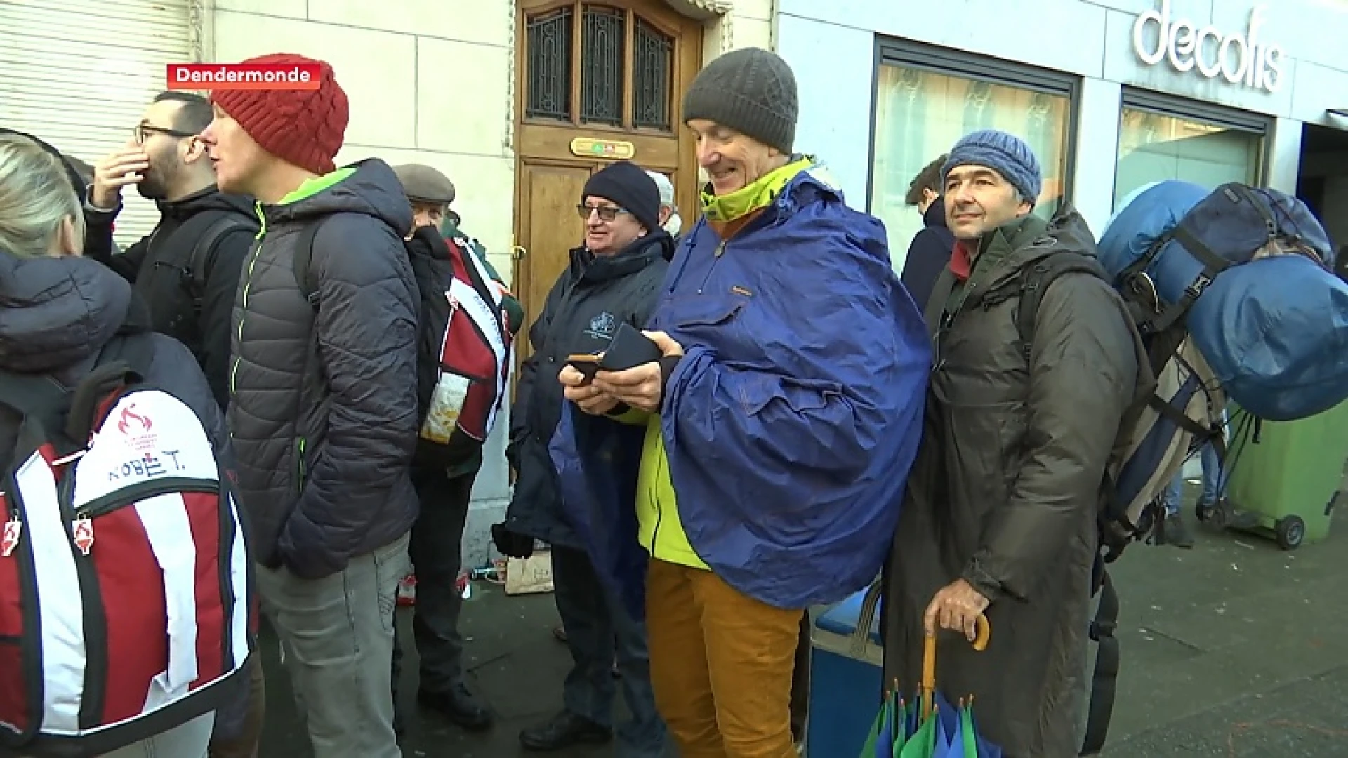 Ros Beiaardgekte bereikt eerste hoogtepunt: Honderden overnachten op straat voor tribuneticket