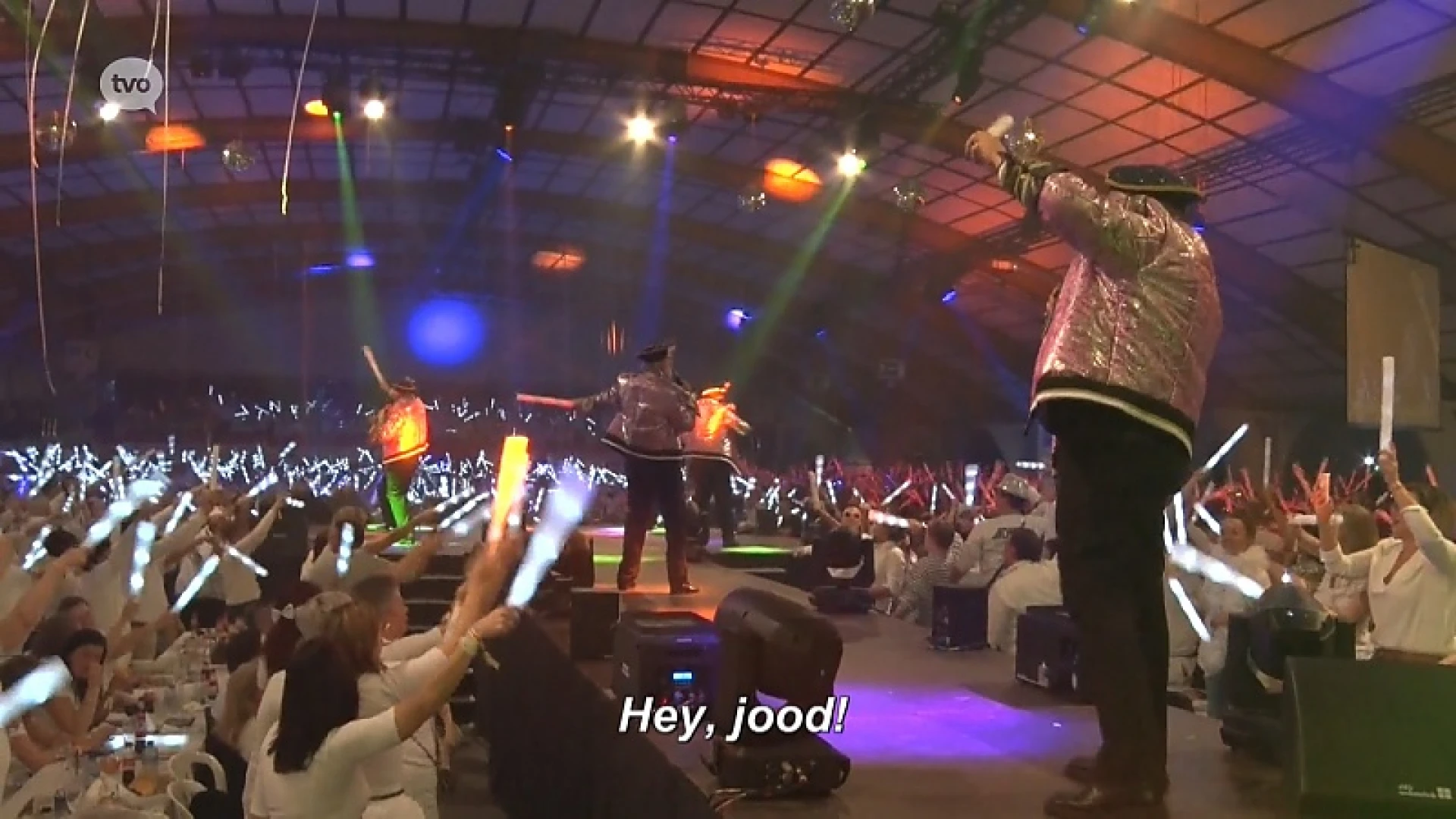 Aalsterse carnavalisten in koor tijdens zangfeest: "Hey, jood!"