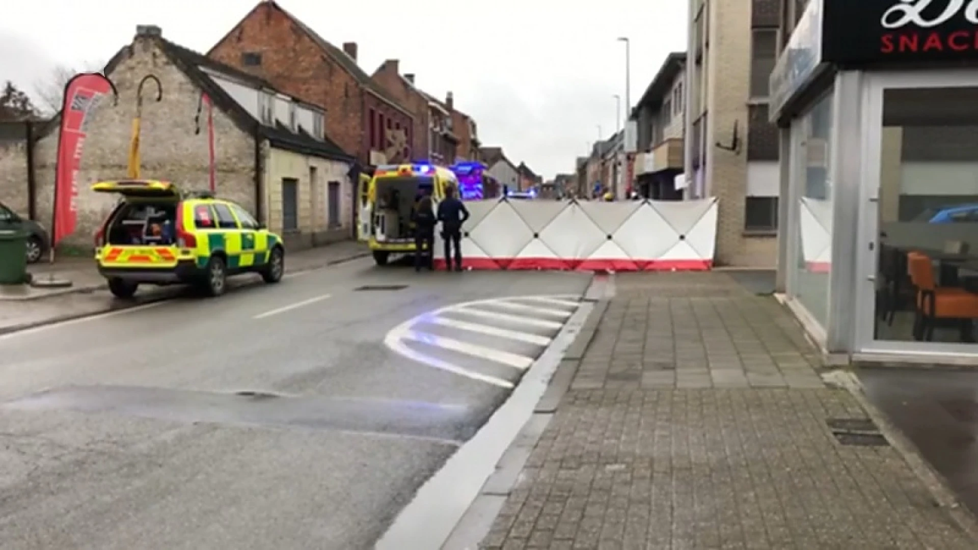 Fietser in levensgevaar na aanrijding met vrachtwagen in Appels