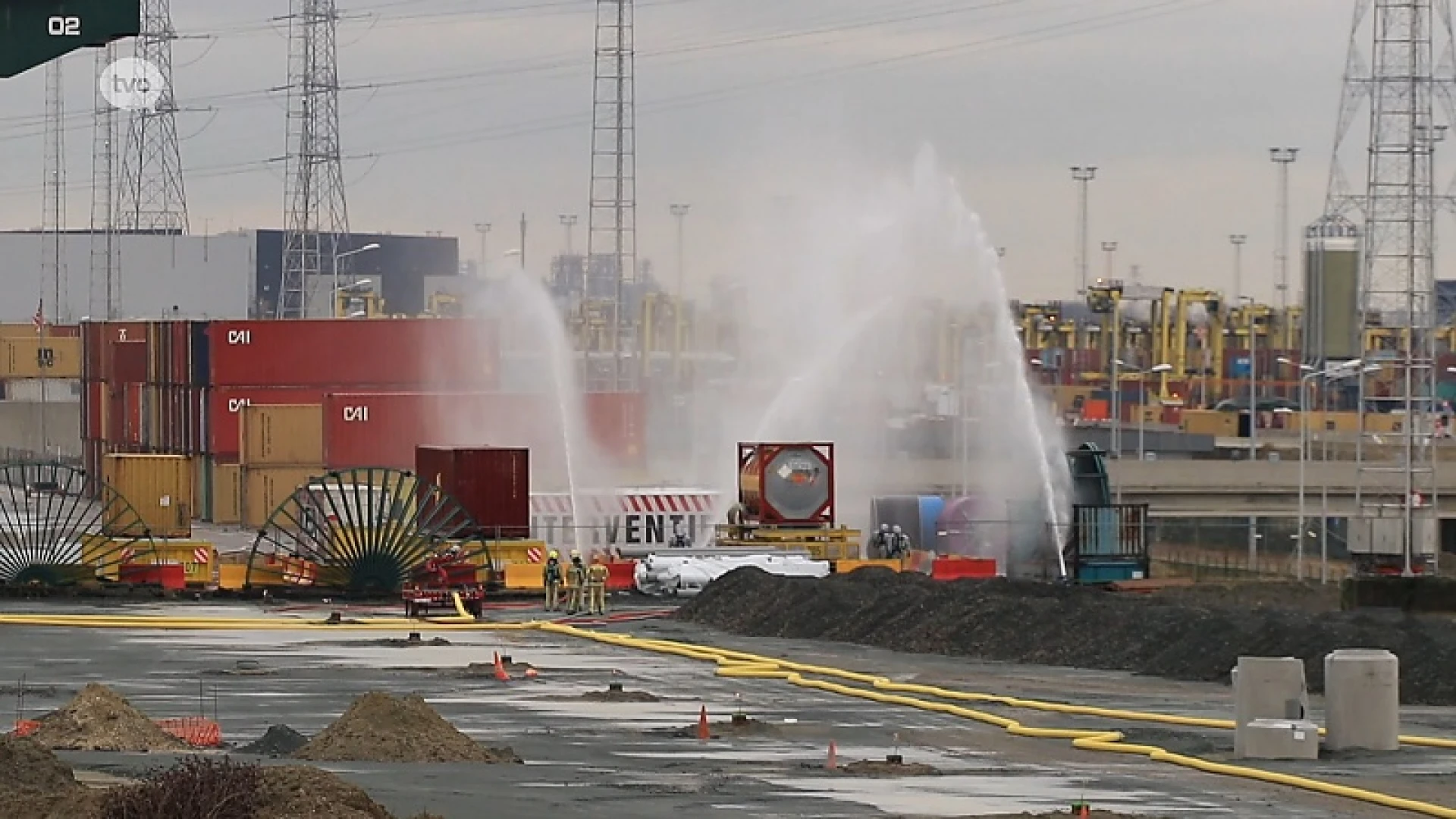 Lekkende container aan MPET in Waaslandhaven voorlopig onder controle