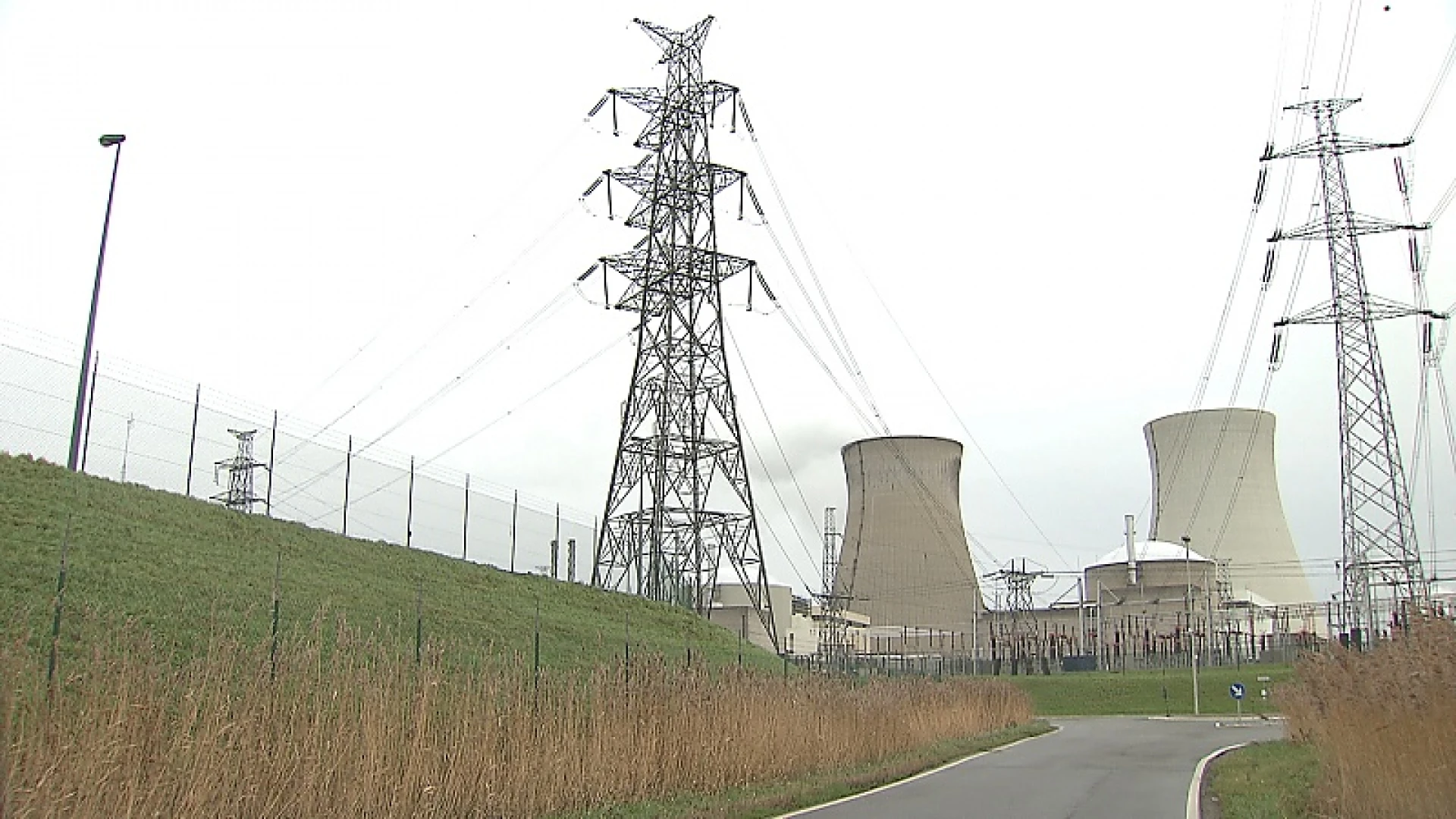 Drie tieners opgepakt na beklimmen omheining kerncentrale Doel