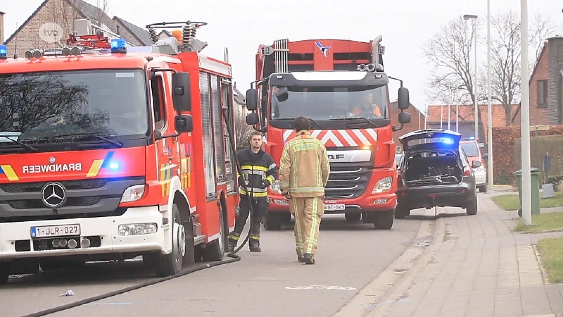 Melsele: Vrouw (70) belandt met fiets onder vuilniskar