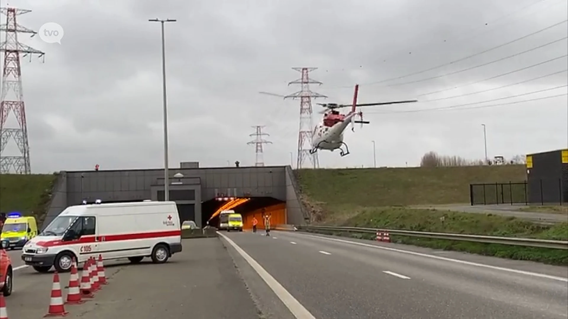Ernstig ongeval met onder meer twee bussen in Beverentunnel: minstens één dode