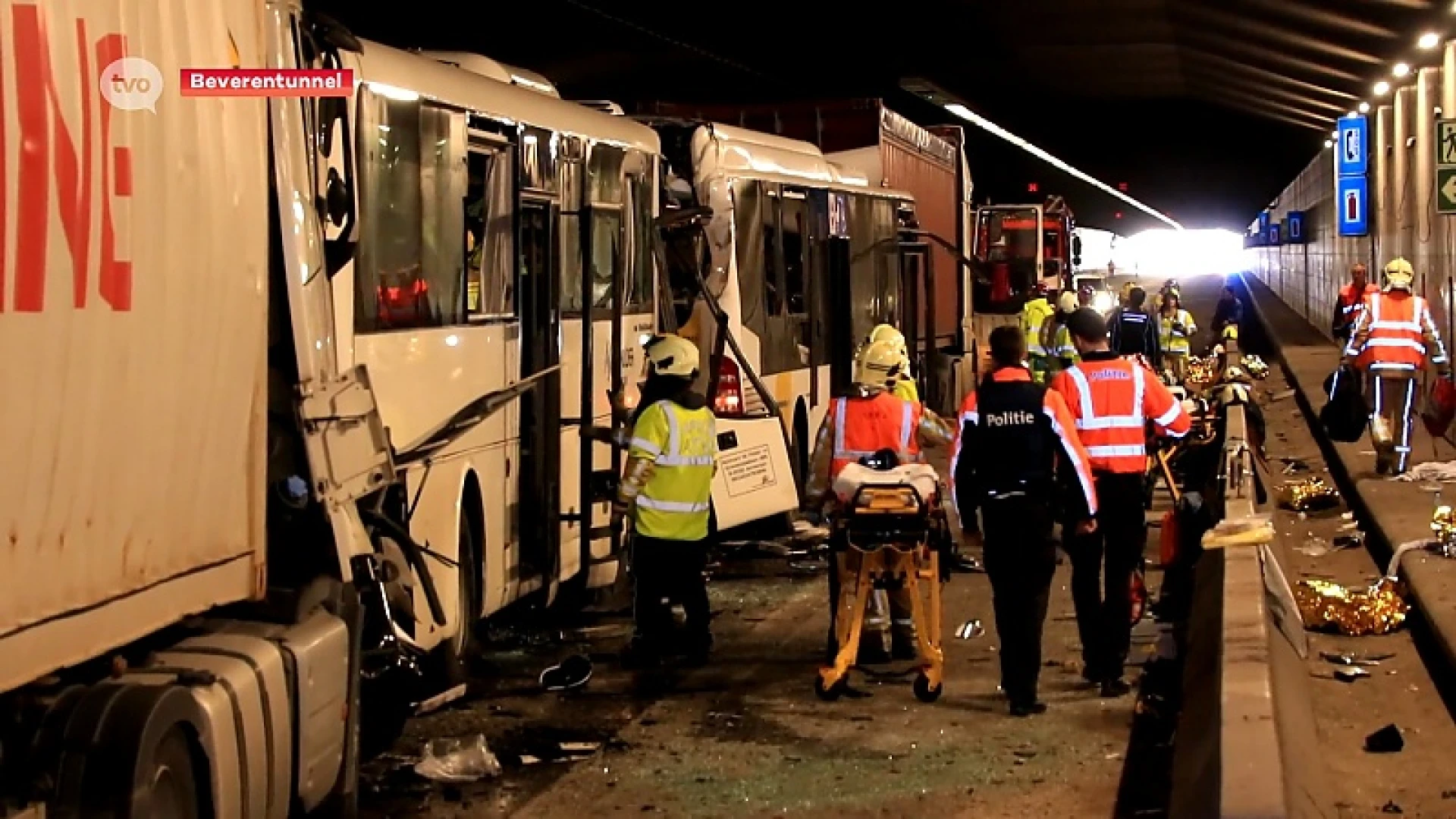 Hoofdafbeelding voor artikel Zware kettingbotsing in Beverentunnel,…