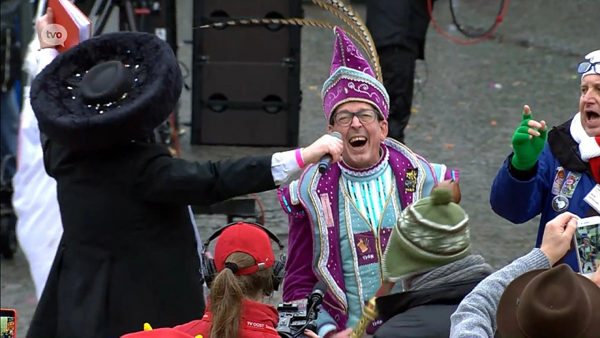 De Aalsterse Grote Markt zingt "Hey Jood' uit volle borst mee