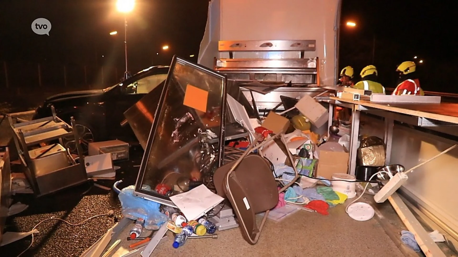 Wafelkraam betrokken bij crash op E17 in Kruibeke, opruimwerken duren hele nacht