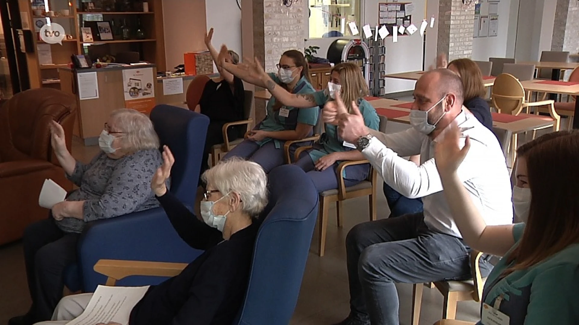 Coronavirus - Bewoners De Vlamme houden videogesprek met leerlingen van De Klei