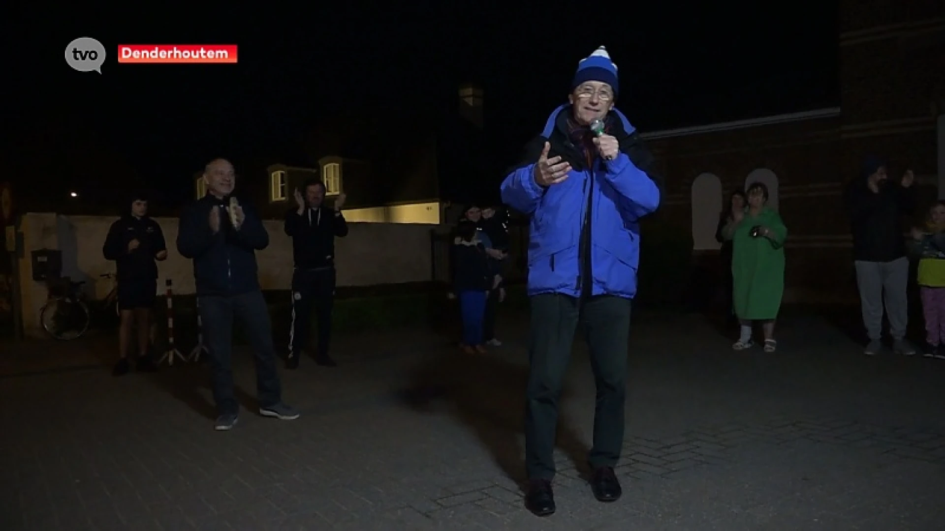 Heel Denderhoutem op straat om samen ''Mijn Dorpje'' te zingen voor alle mensen die het kunnen gebruiken