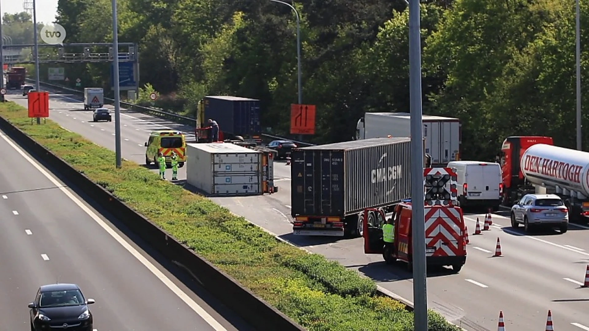 Vrachtwagen kantelt op E17 ter hoogte van Waasmunster