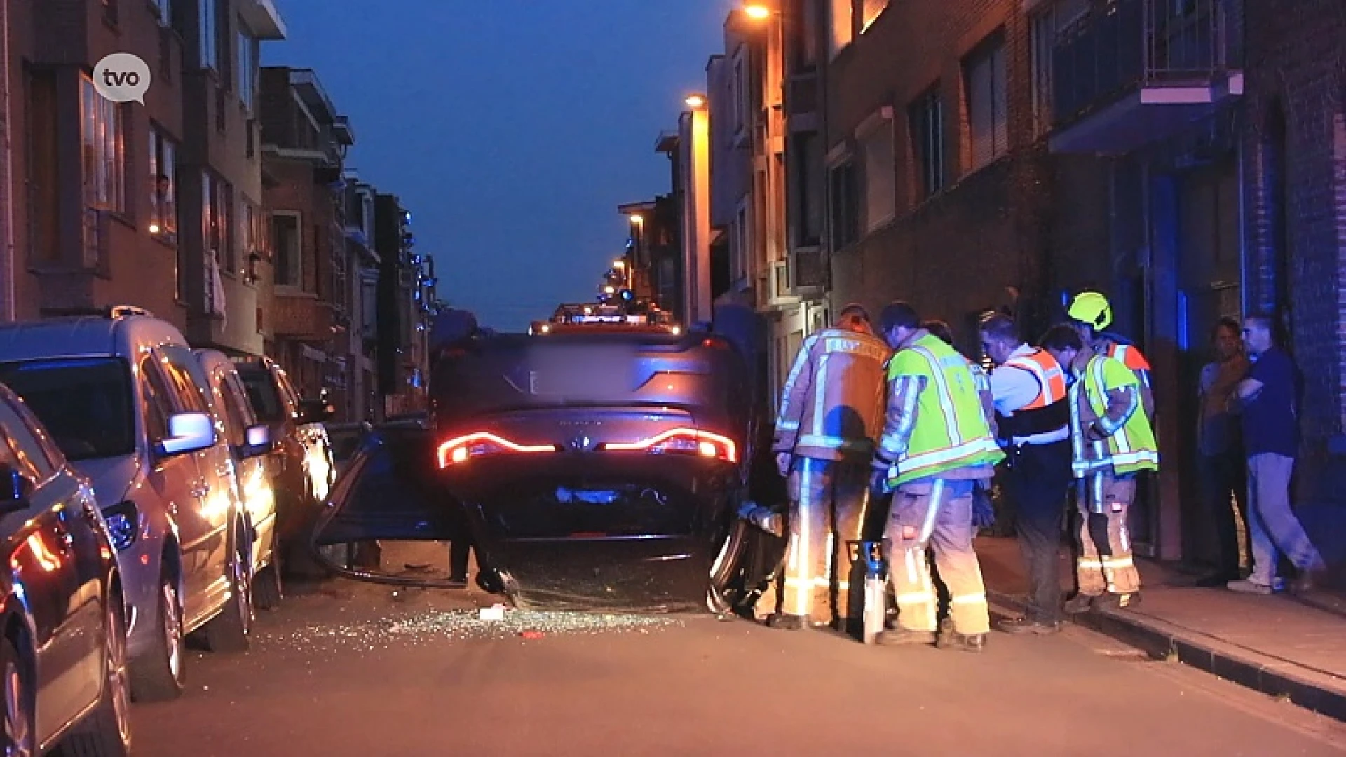 Auto ramt andere voertuigen en crasht, chauffeur mogelijk onder invloed van lachgas