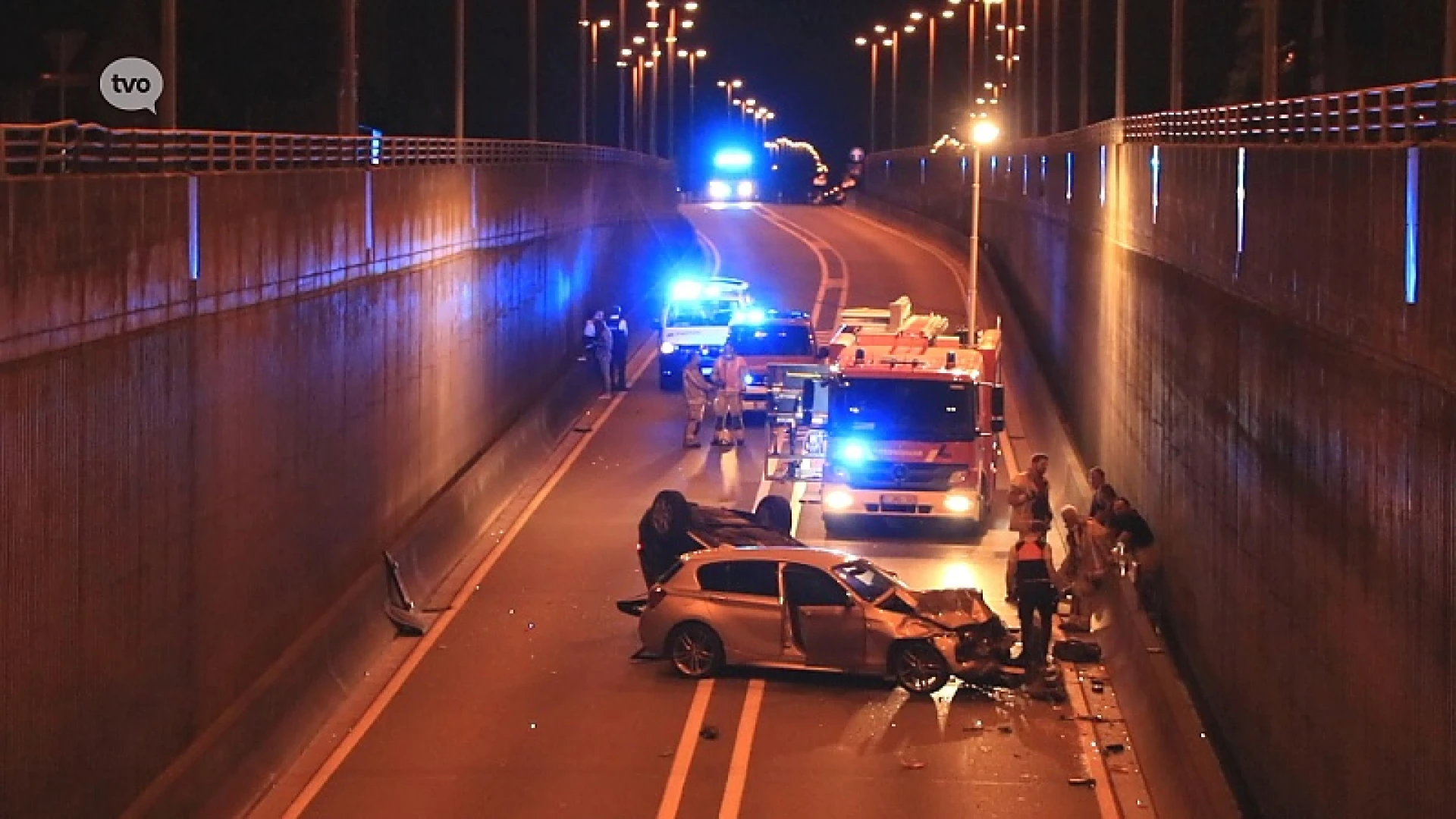 Twee mannen levensgevaarlijk gewond nadat auto over de kop gaat op N41