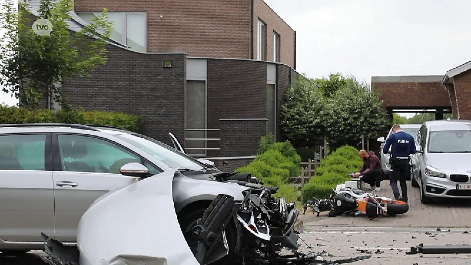 Motorrijder levensgevaarlijk gewond na aanrijding in Bambrugge